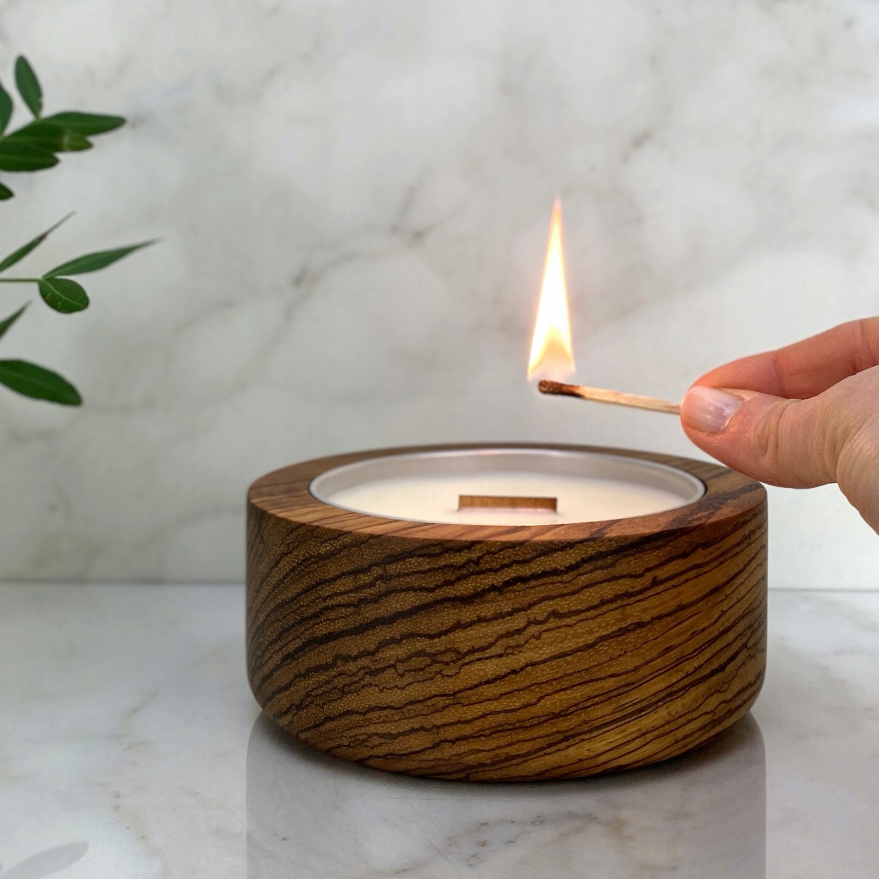 Sójová svíčka vůně Magnolie ve dřevě Zebrano, eco svíčka bez Gmo 230 ml