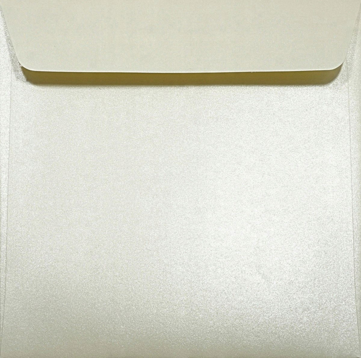 

Koperty perłowe kwadratowe 17cm Majestic ecru 1szt