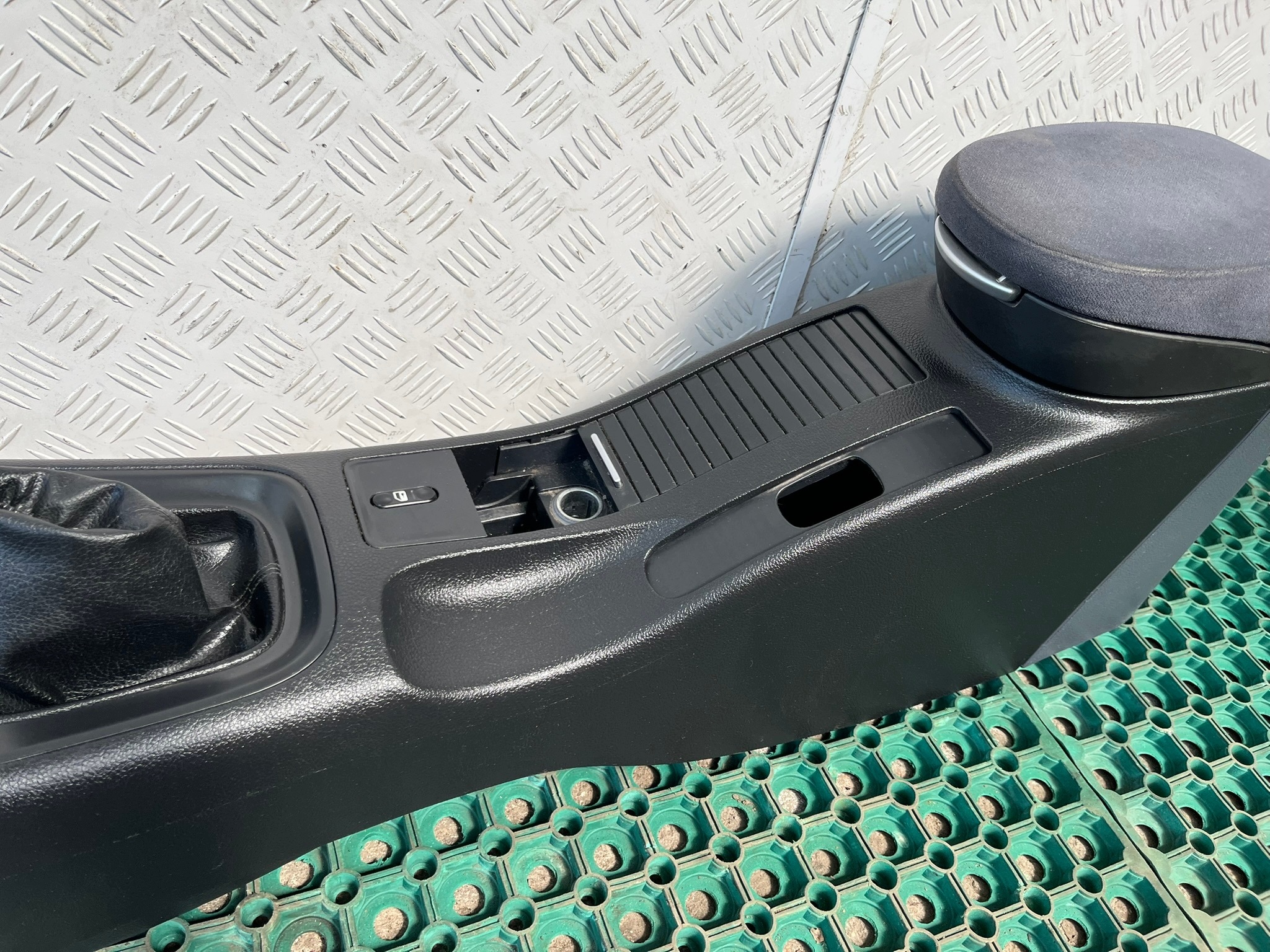 NISSAN PRIMERA P12 02- TUNEL central armrest original