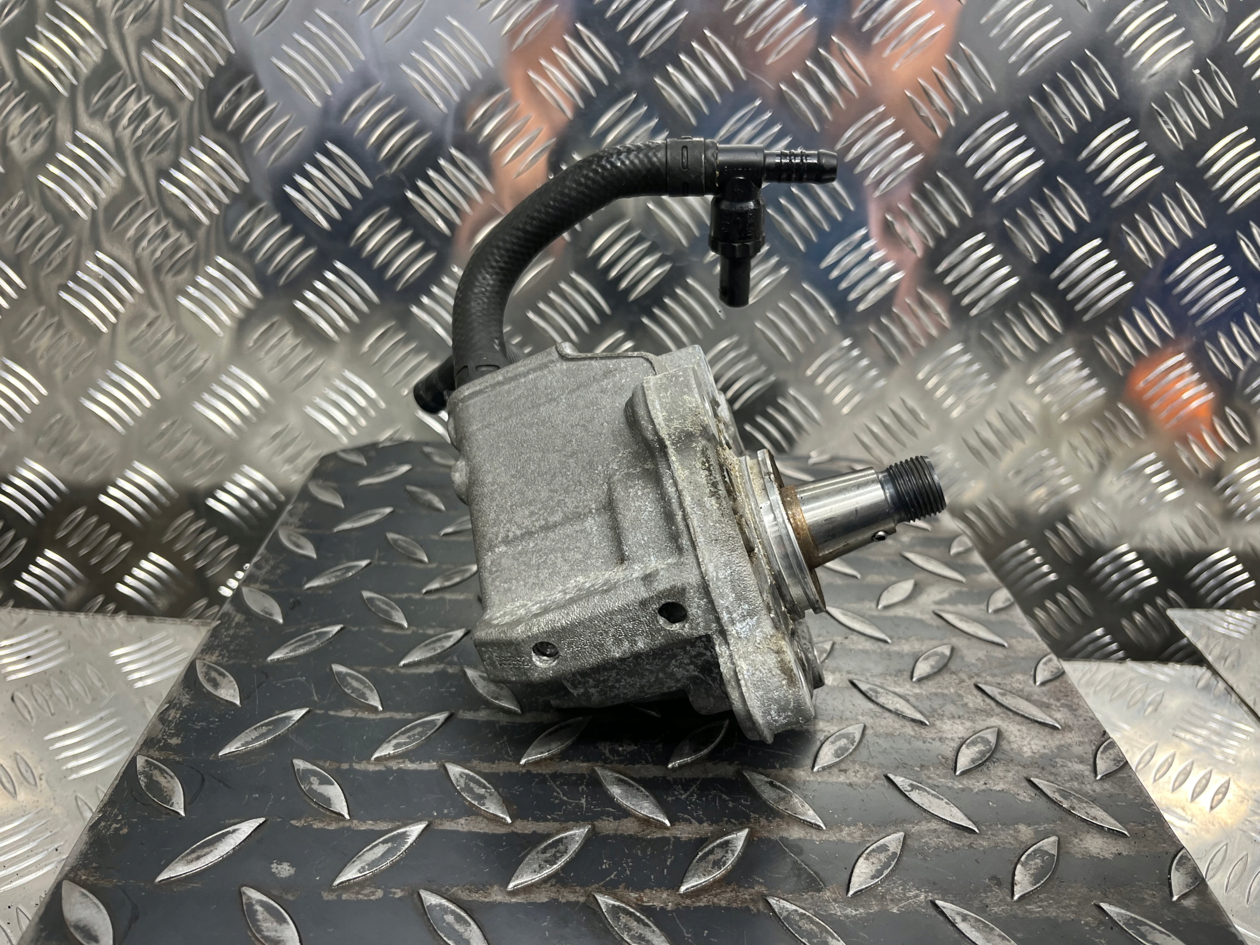 Einspritzpumpe VOLKSWAGEN PASSAT B6 03L130755L / 0445010526