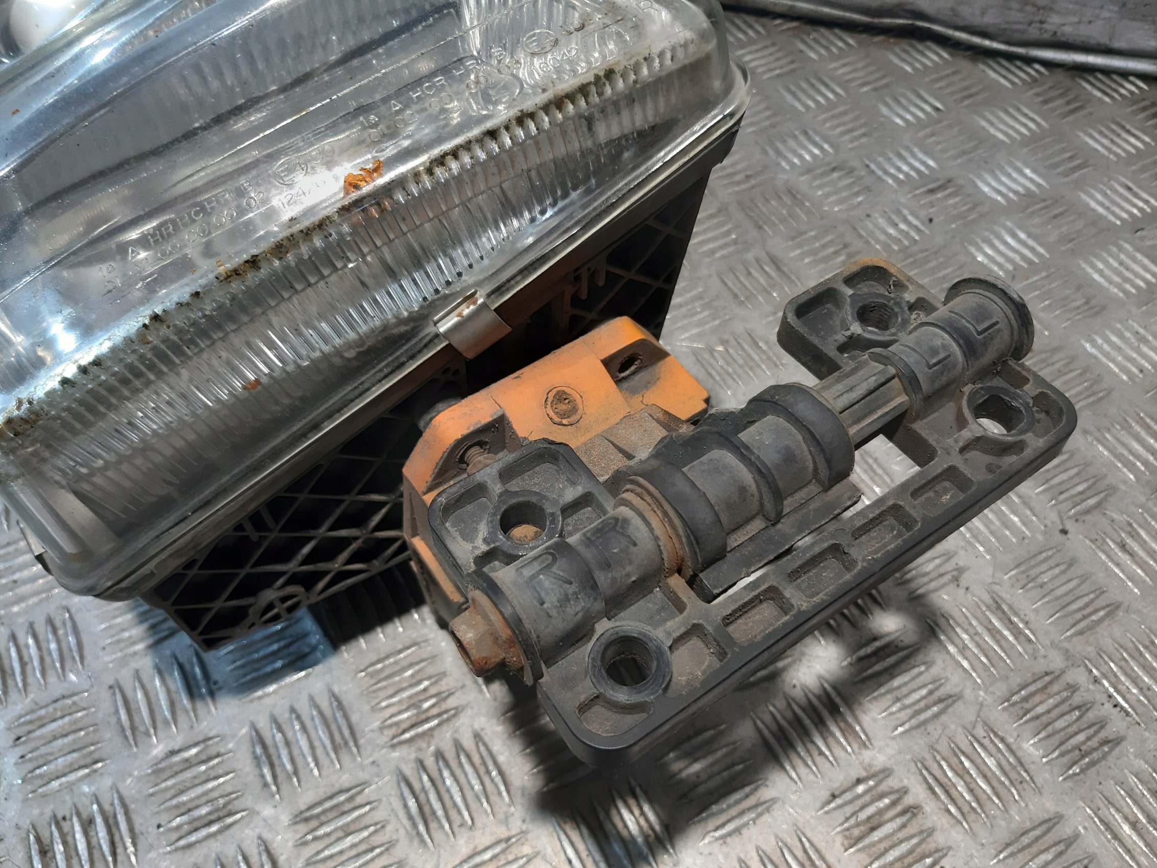 VOLVO FH12 REFLEKTOR right manual