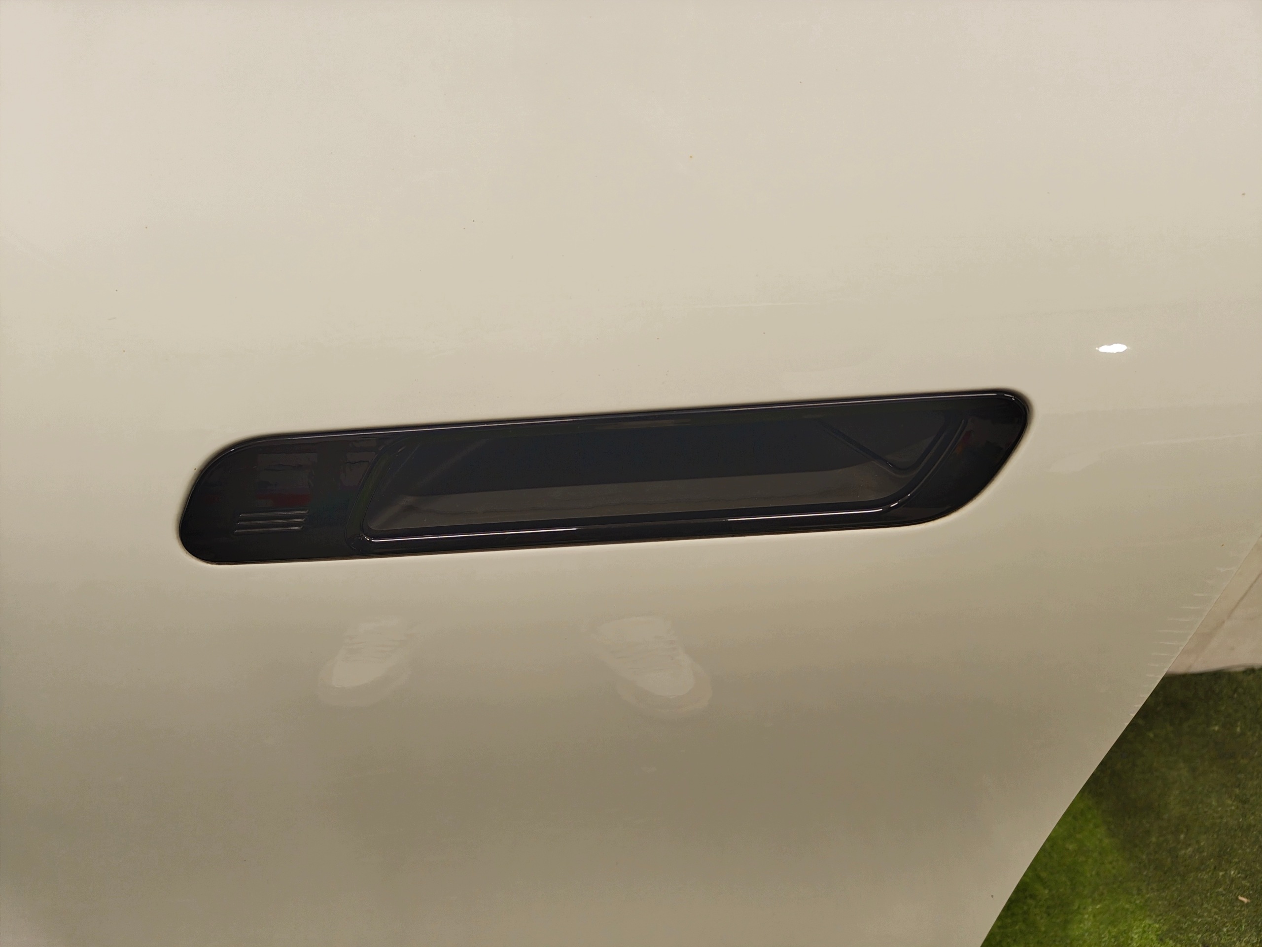 BMW iX i20 door left front colour A300