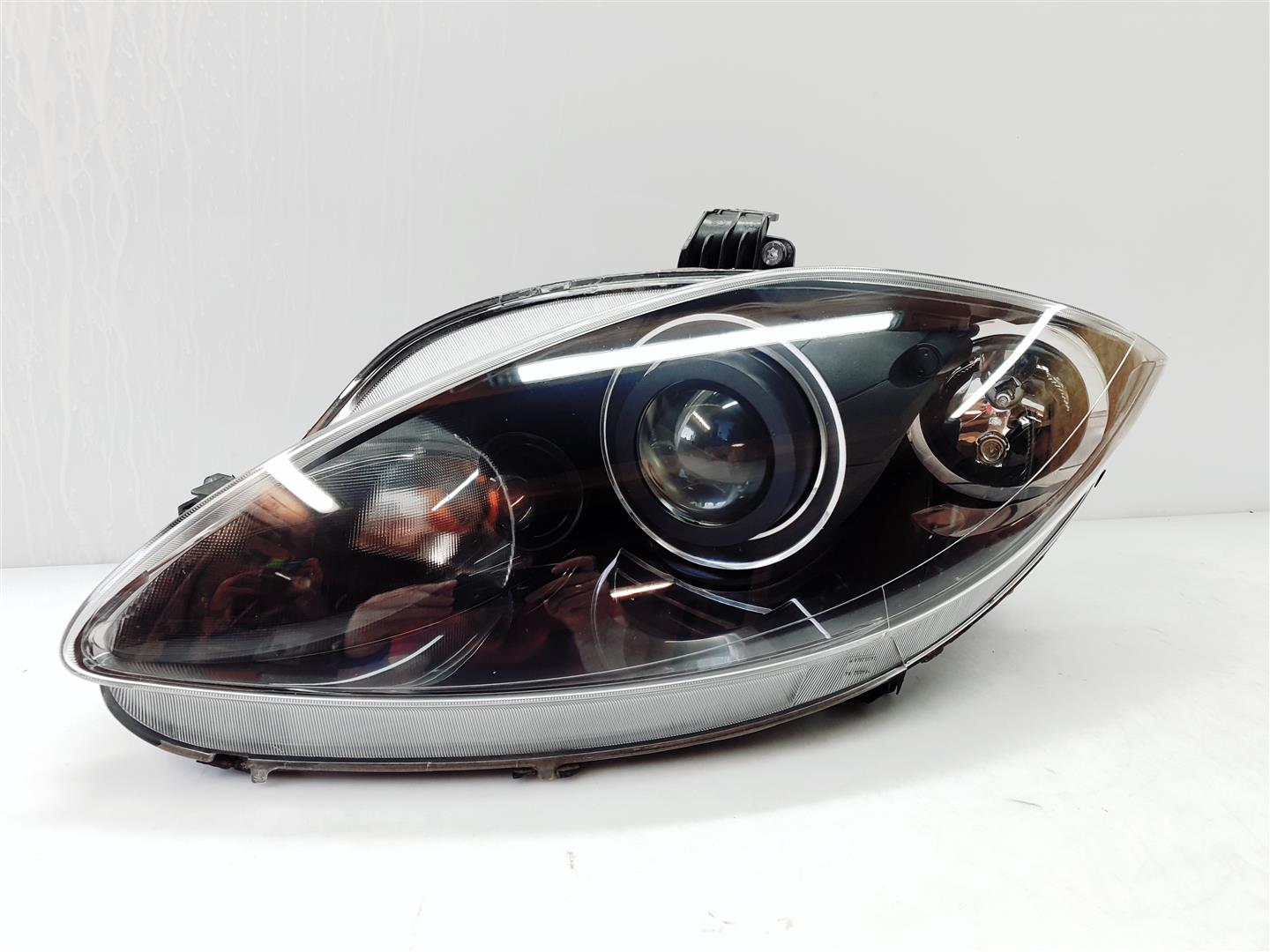 SEAT LEON II МЕДЬ 04-08r ЛЕВА ФАРА ПЕРЕД КСЕНОН