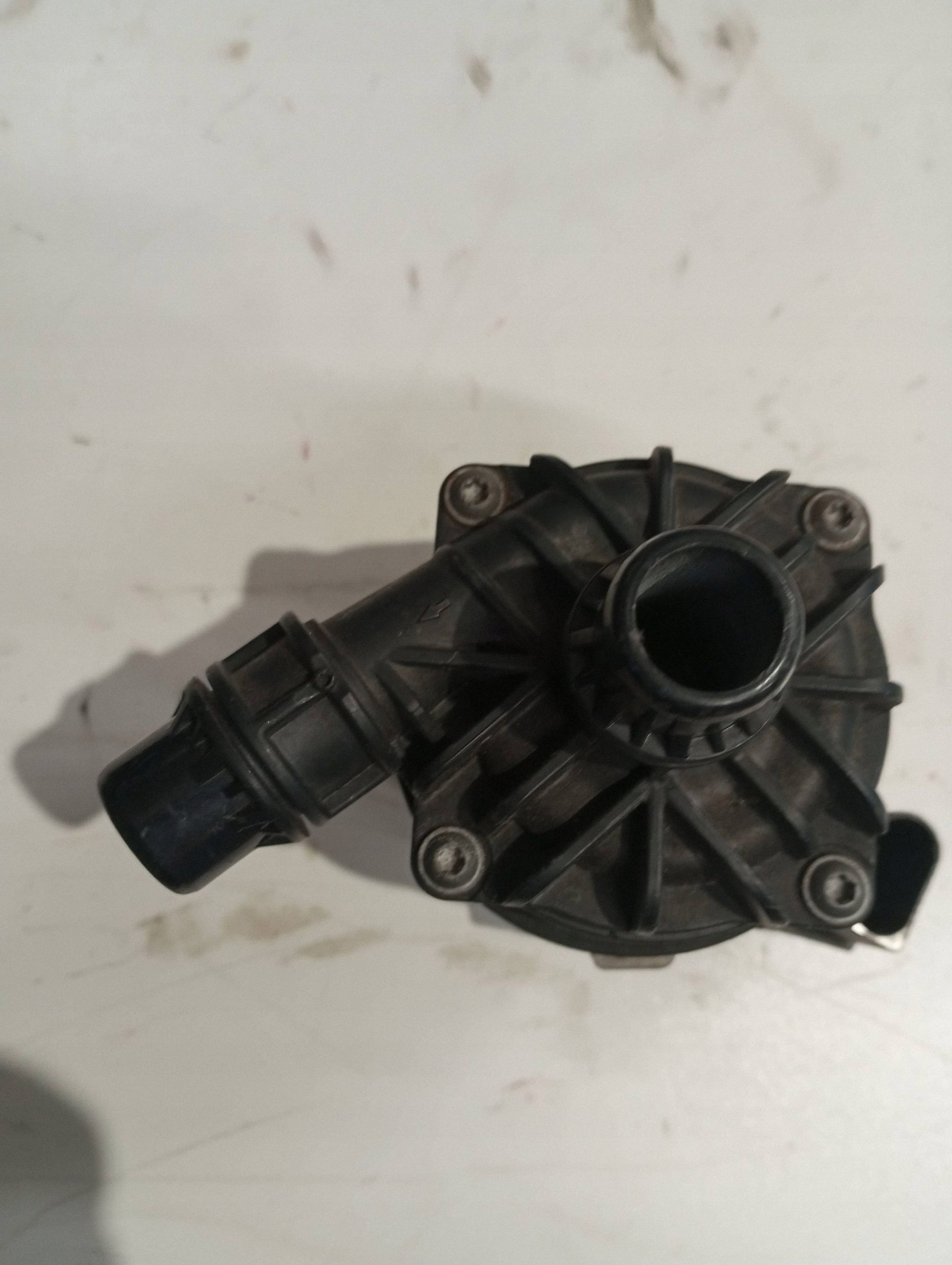 water pump MERCEDES A0005001986