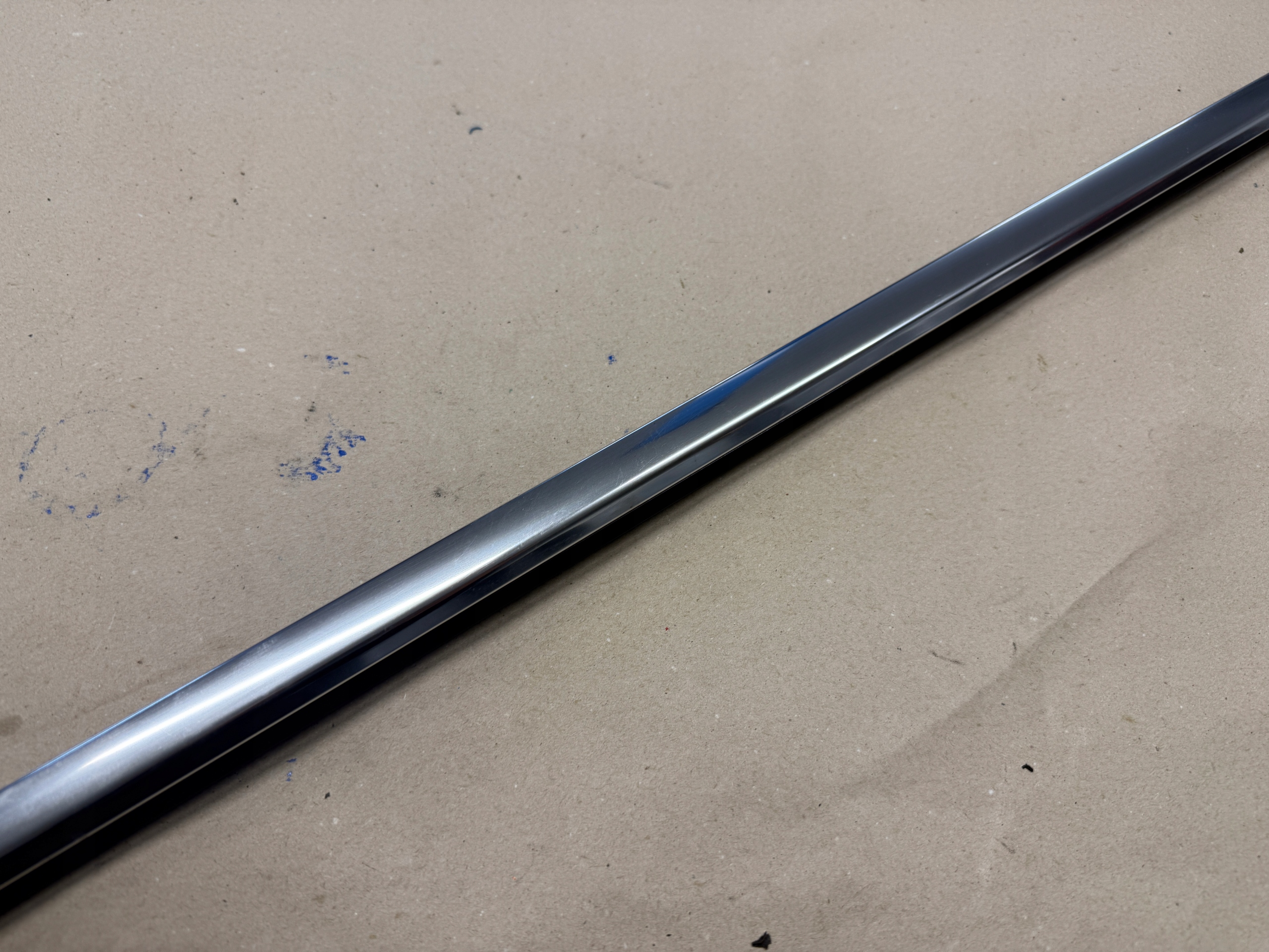 PORSCHE CAYENNE II 92A moulding dust door left front 7P0837475H