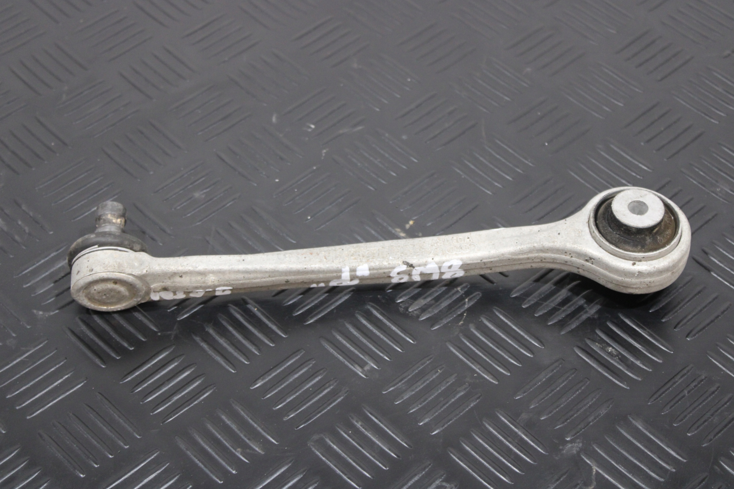 arm right front upper 8W0407506A AUDI A4 B9 8W0 8W9 ALLROAD