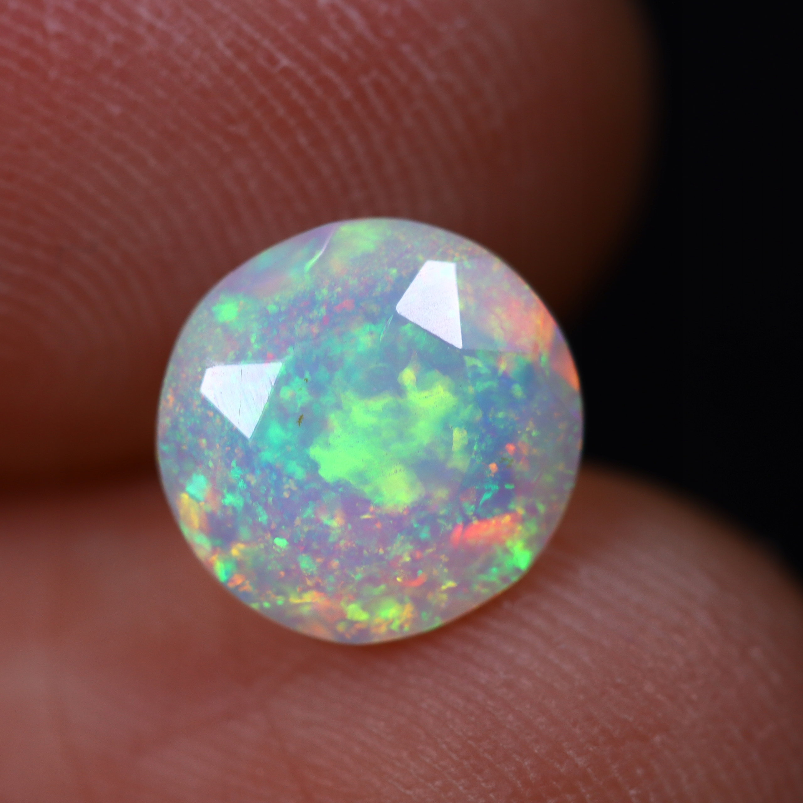 Přírodní opál 1.38 ct Kulatý Etiopie certifikát Wbd