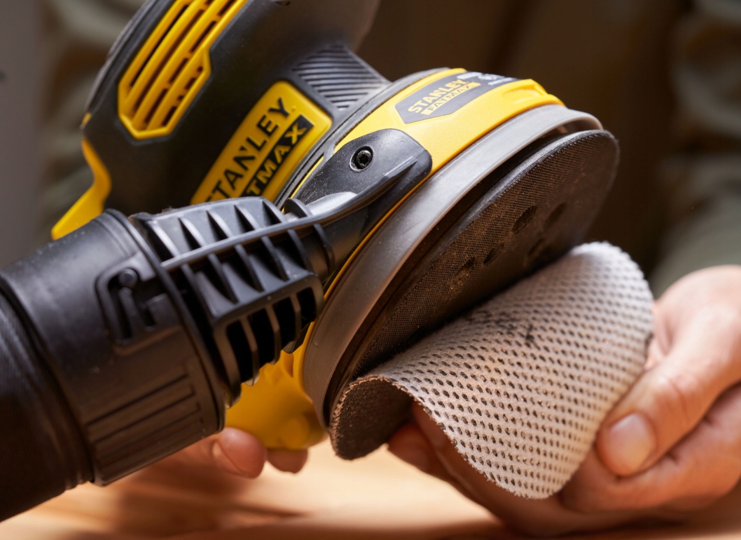 STANLEY AKUMULATOROWA SZLIFIERKA OSCYLACYJNA V20 18V 125 MM Waga produktu z opakowaniem jednostkowym 1.5 kg