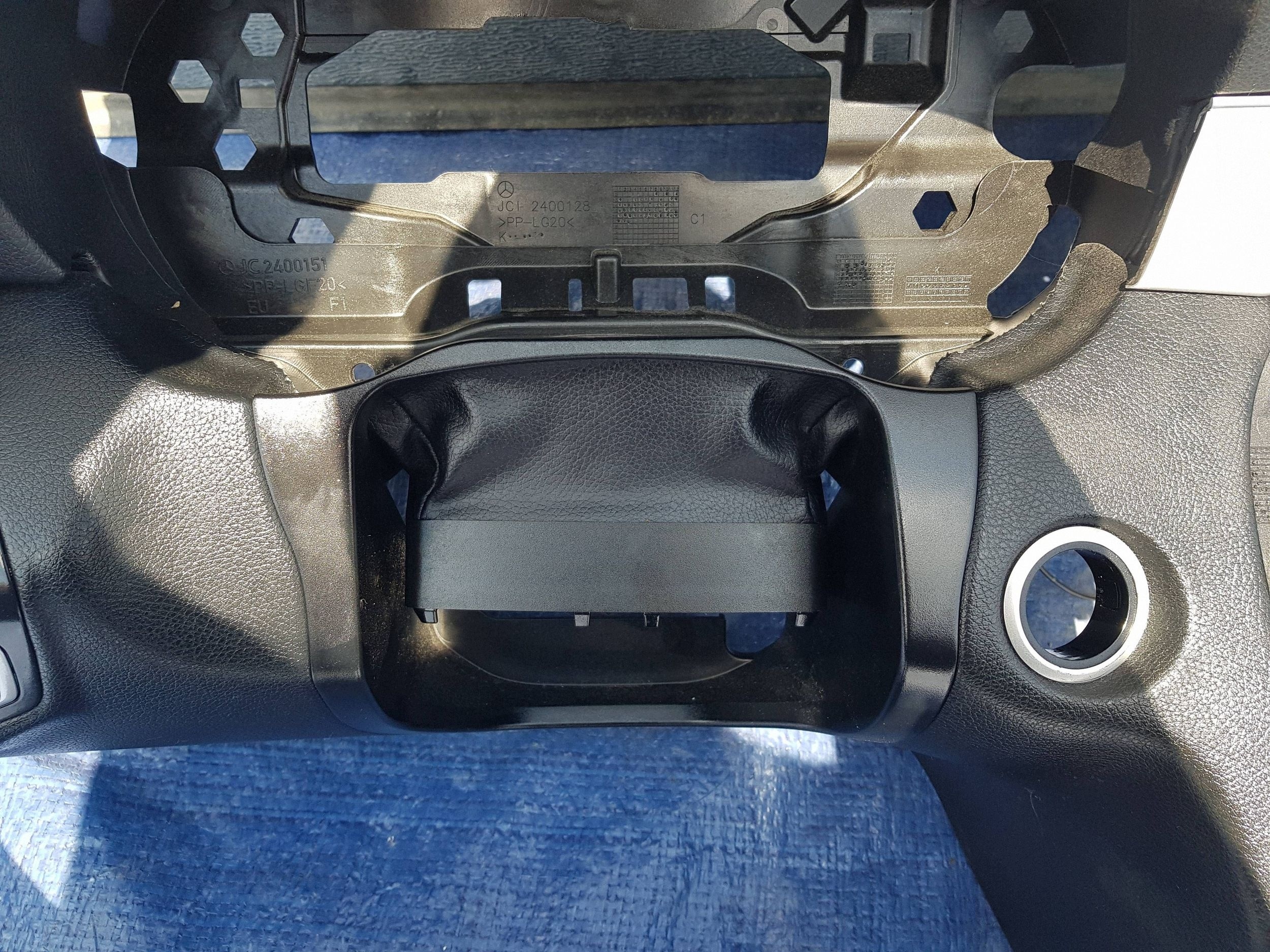 dashboard instrument panel cockpit Mercedes C W205 EU EUROPA