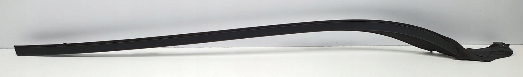 LISTWA SZYBY CZOLOWEJ LEWA VOLVO V60 30753985