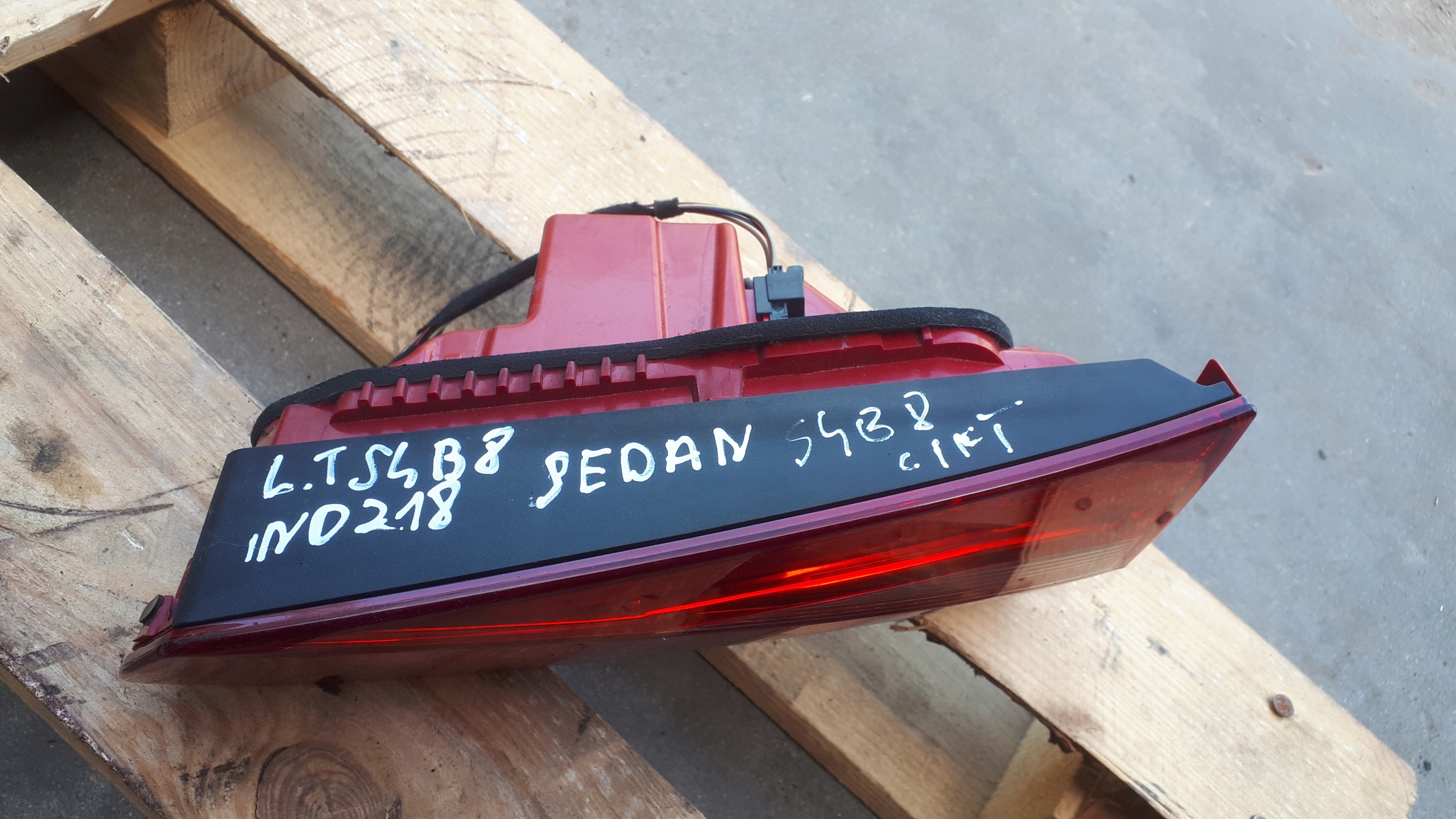 S4 B8 LIFT A4 light left left rear part to the bonnet USA