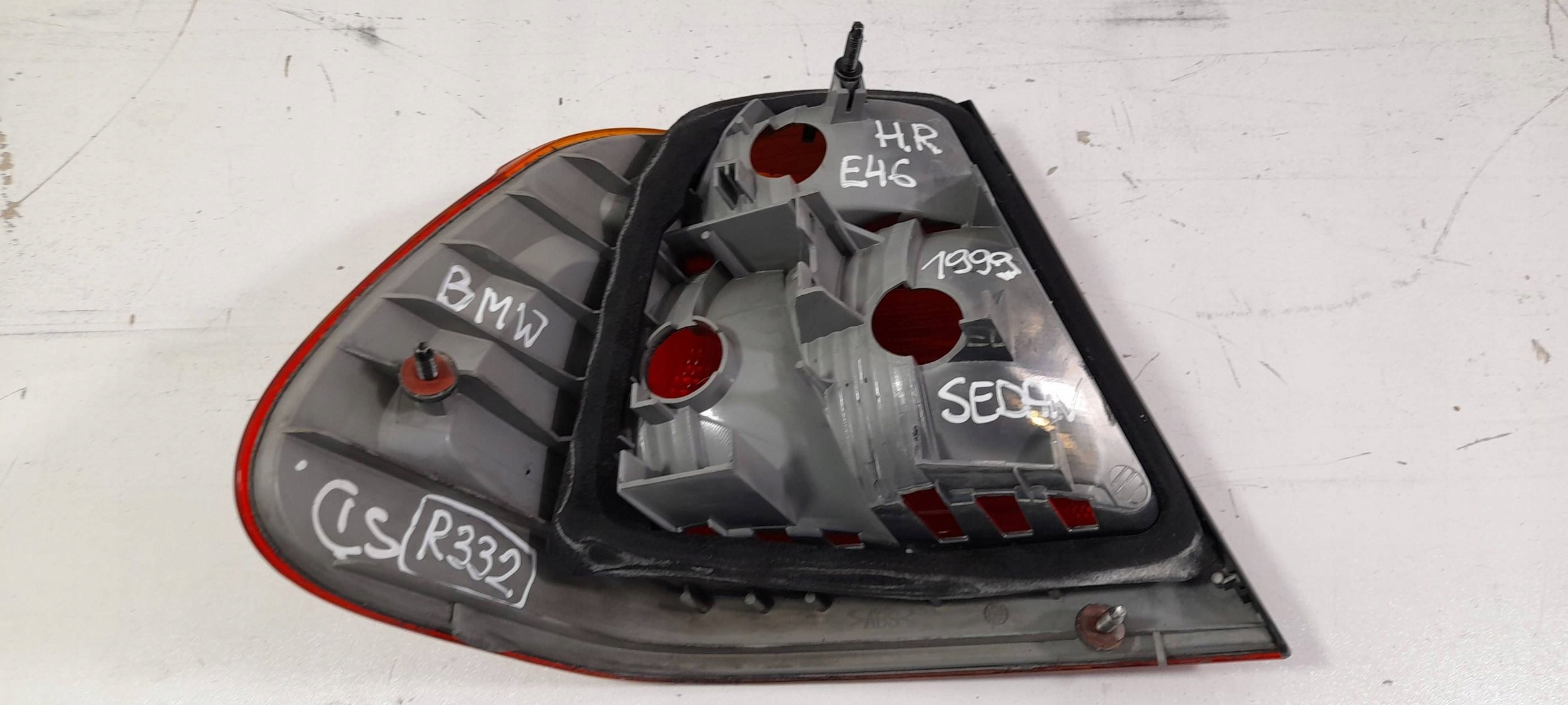 BMW 3 E46 Sedan Licht hinten rechts 8364922 (R332)