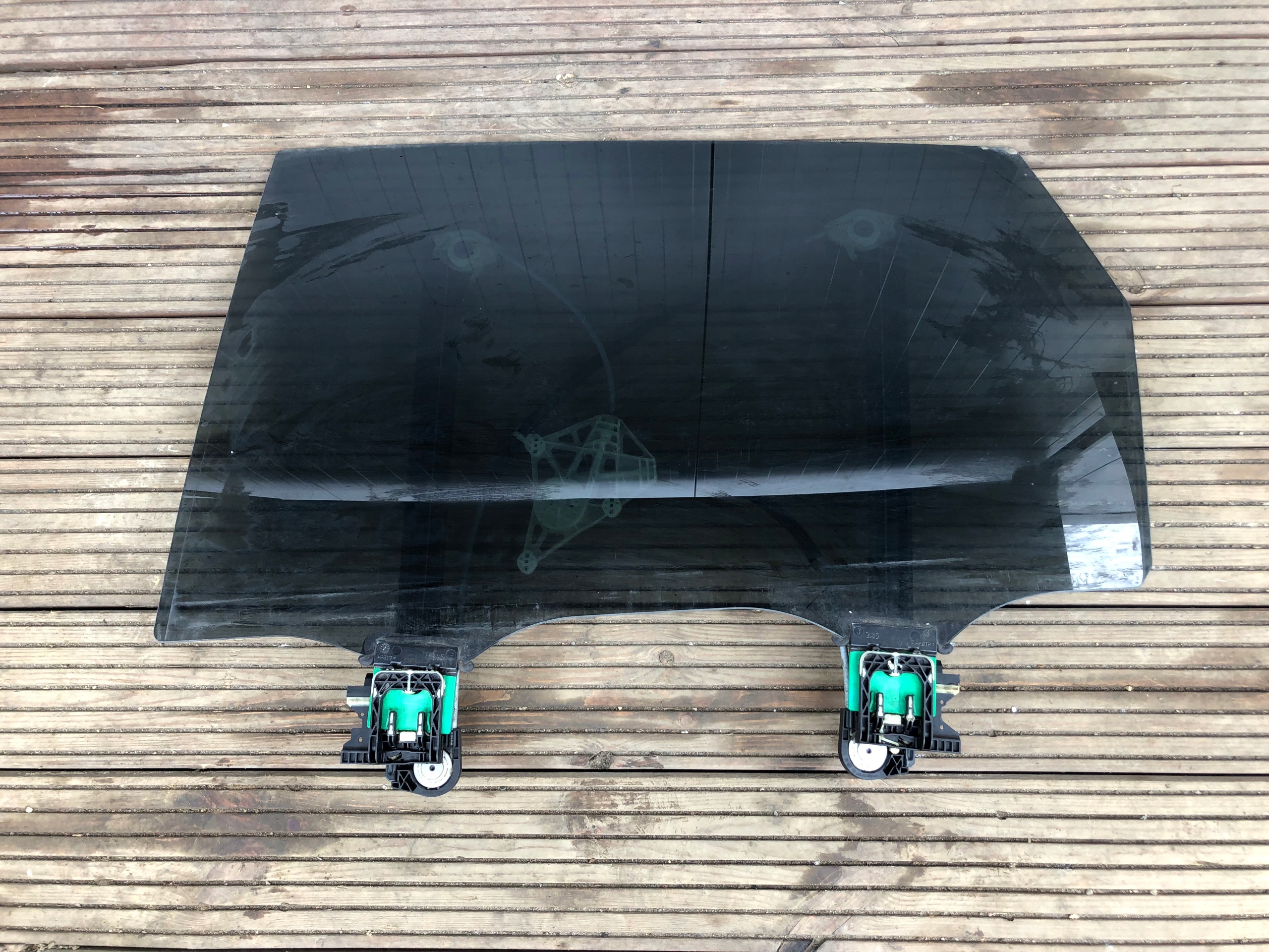 AUDI Q7 4M0 стекло двери левый задний 18R