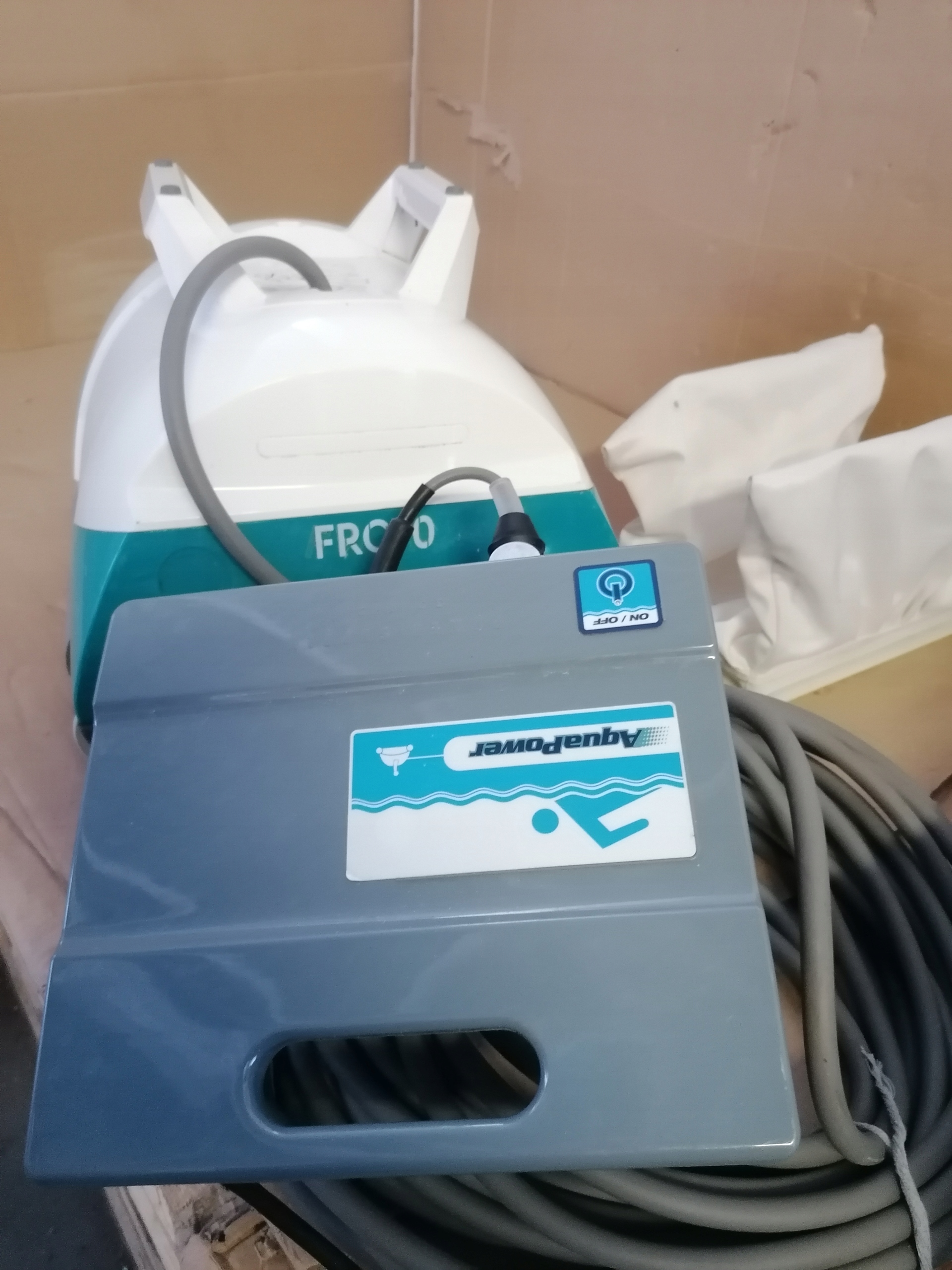 Odkurzacz basenowy Aquabot BWT FRC70 Model FRC70