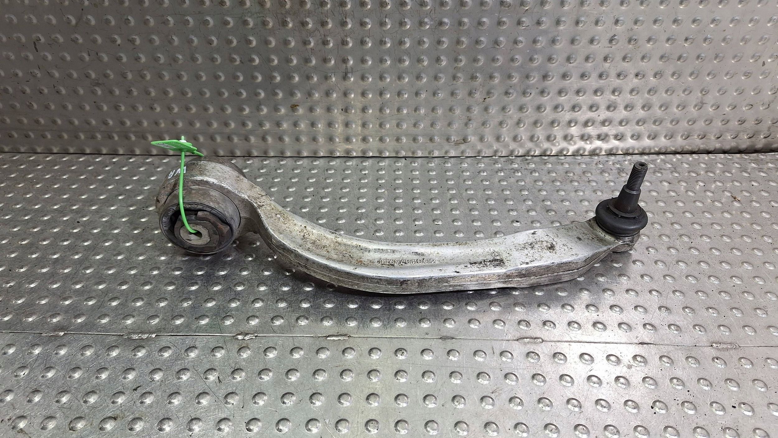 arm left front lower BANAN 4D0407695J VW PASSAT B5 AUDI A4 B5 A8 D2