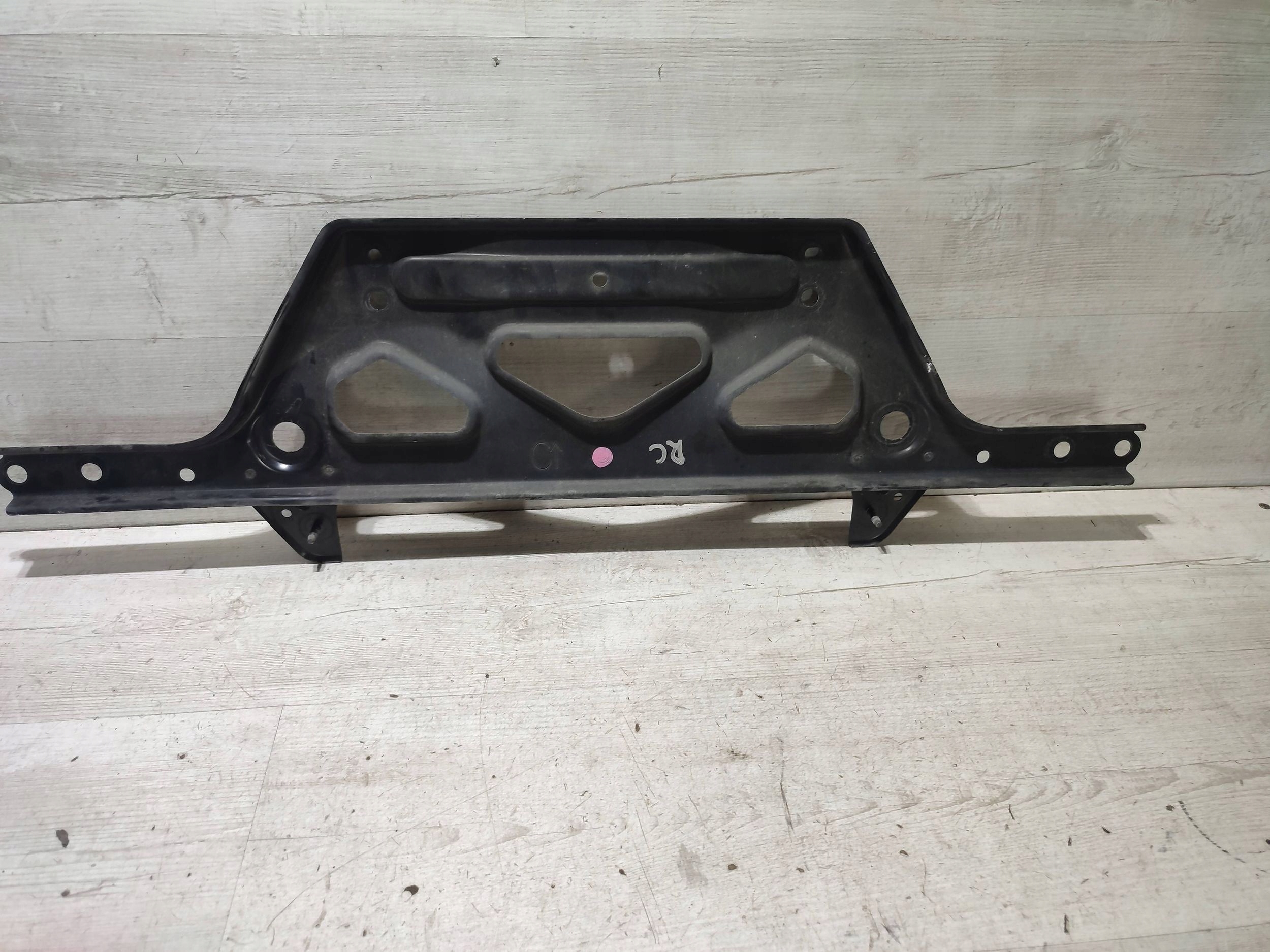 Lexus RC 2019 console springing bracket