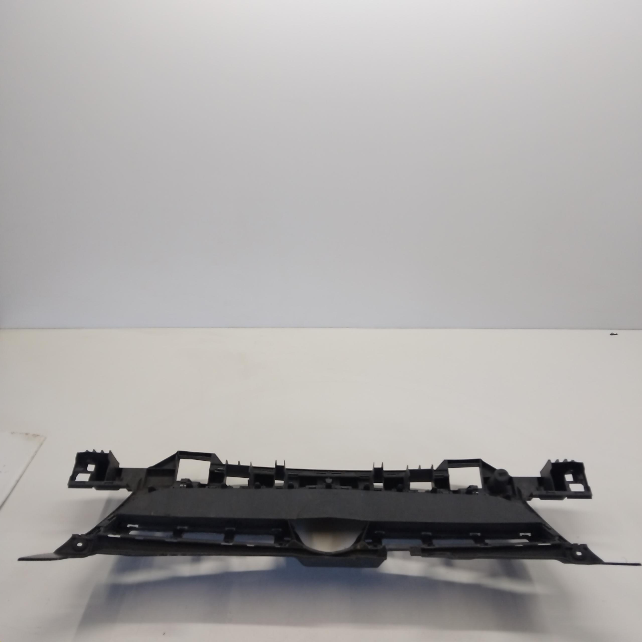 opel oe 13260028 решетка радиатора