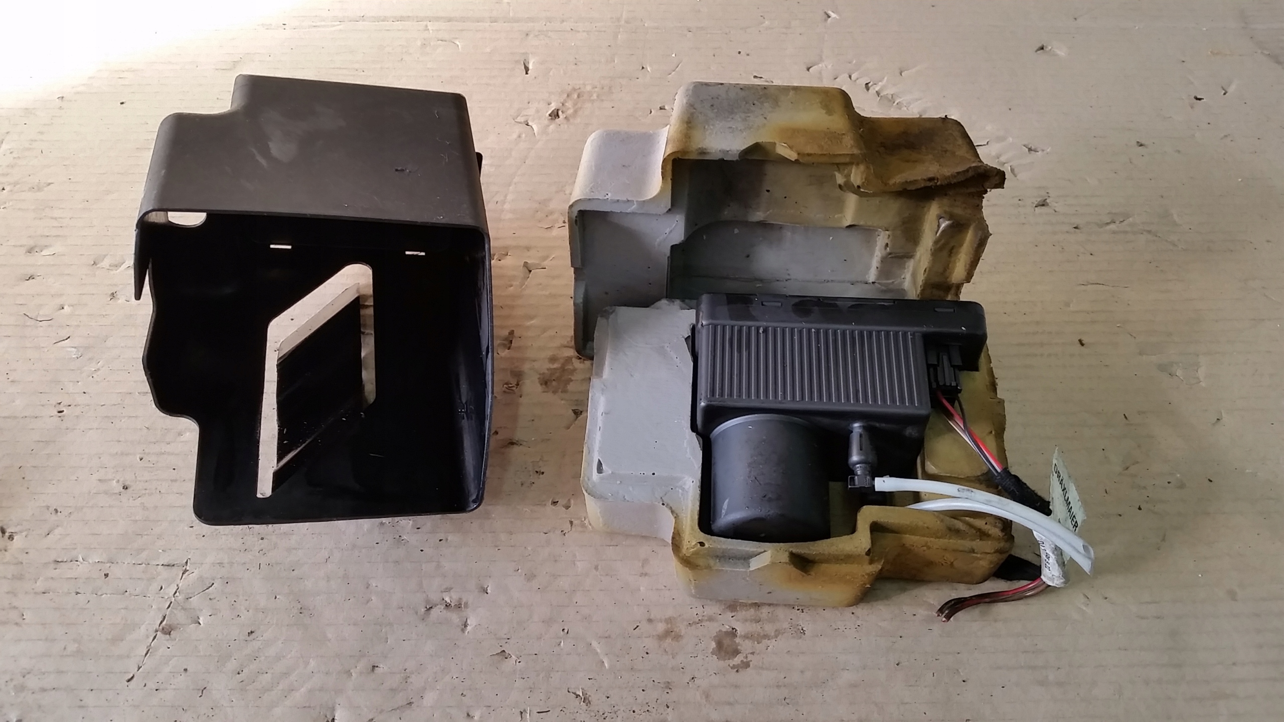 POMPKA ZAMKA CENTRALNEGO MERCEDES W203 2038000048