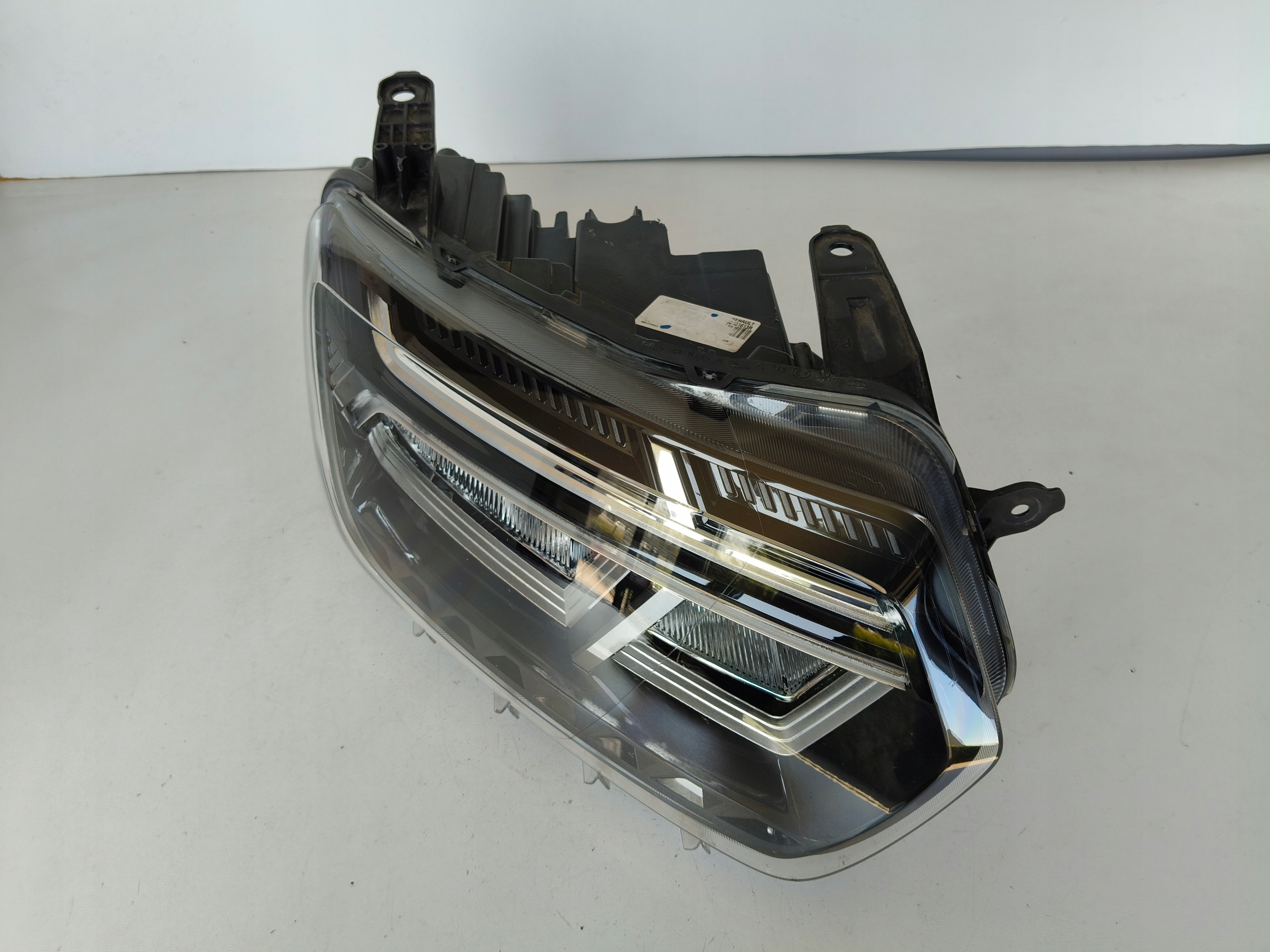 light right REFLEKTOR DACIA DUSTER II LIFT FULL LED
