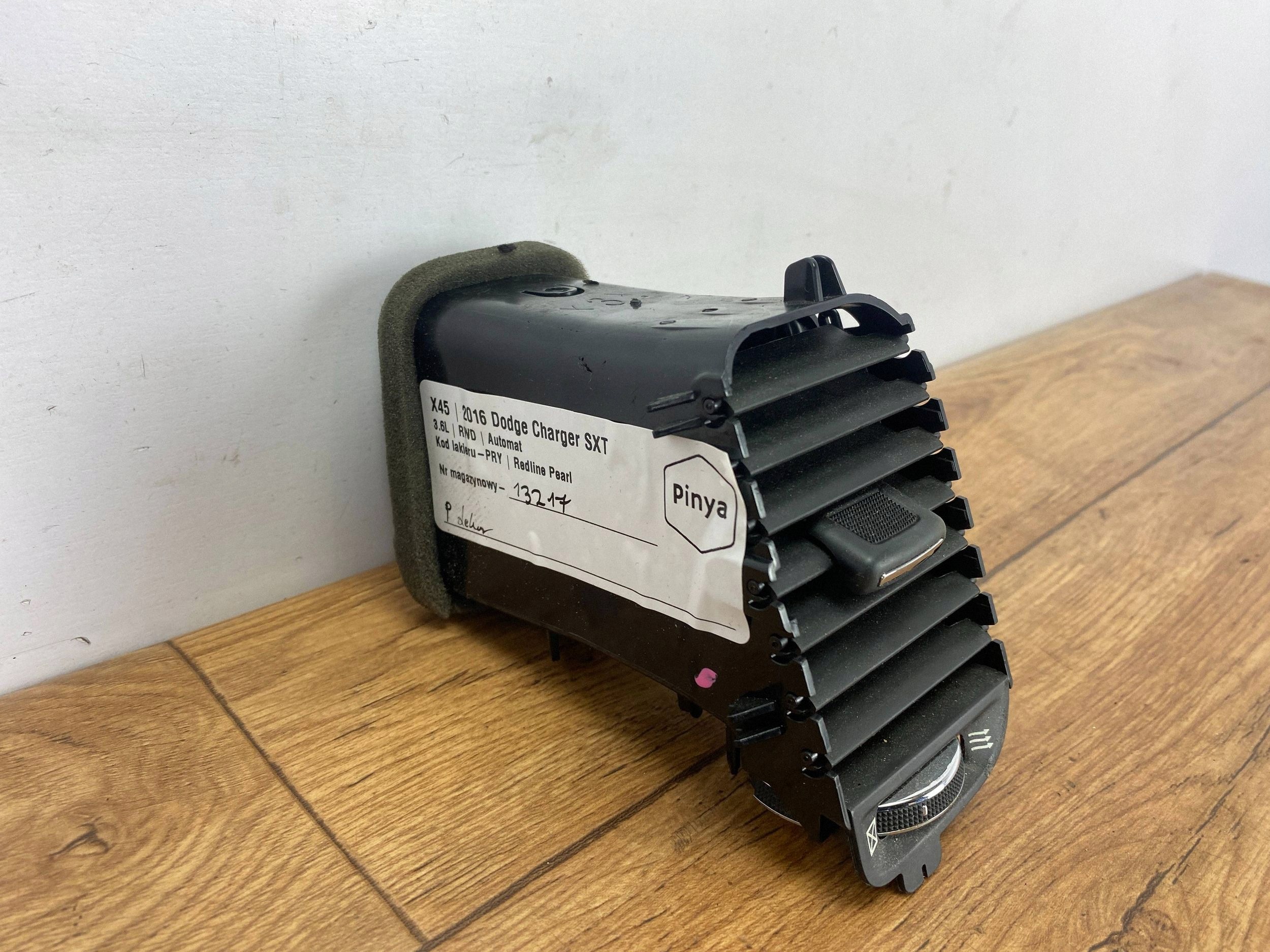 grid air conditioning devices side of the dashboard Dodge Charger 2015+