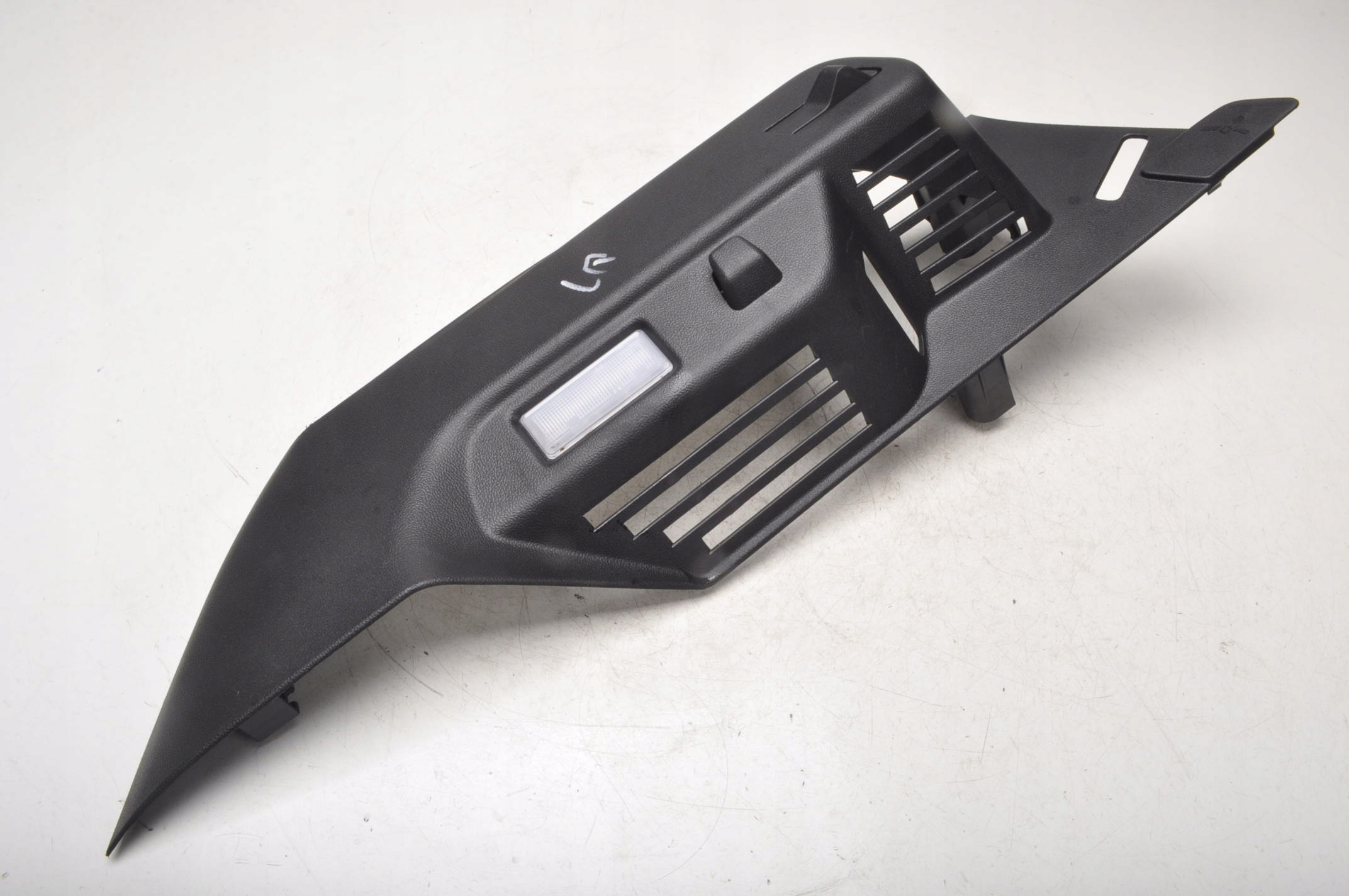 L1TB-A46809-A - FORD PUMA MK2 БЕКОН БАГАЖНИКА ЗАДНИЙ ЛЕВЫЙ