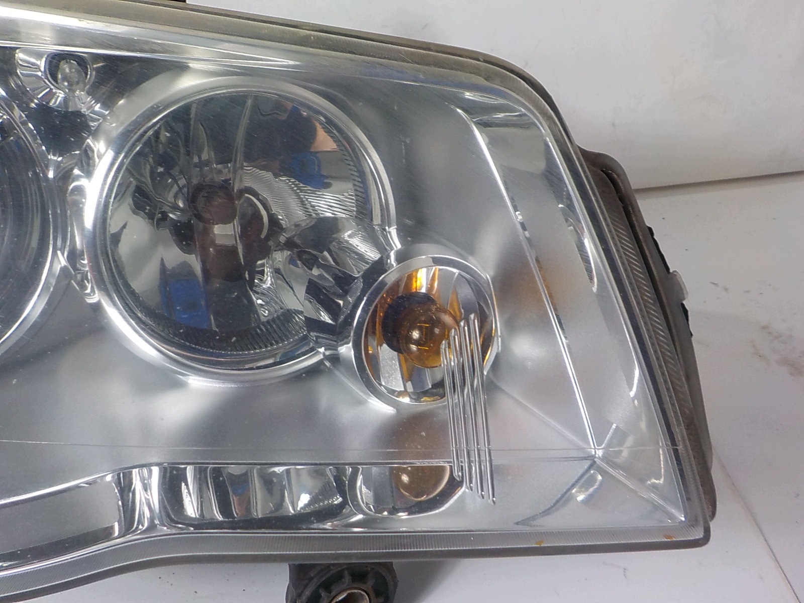 CHRYSLER VOYAGER V XENON light right front front UK