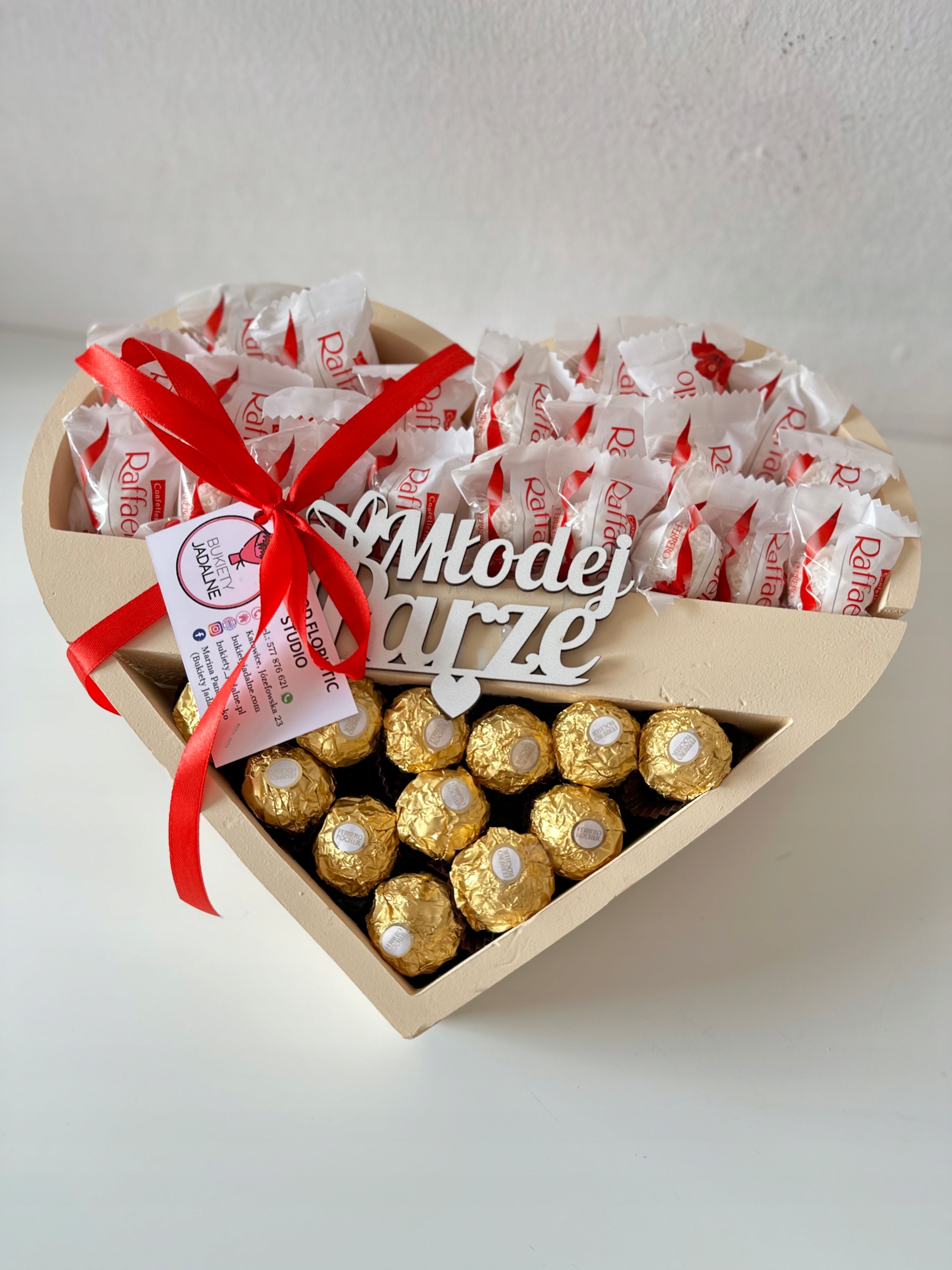 Levně Pinobox krémové srdce pro mladý pár s Ferrero a Raffaello