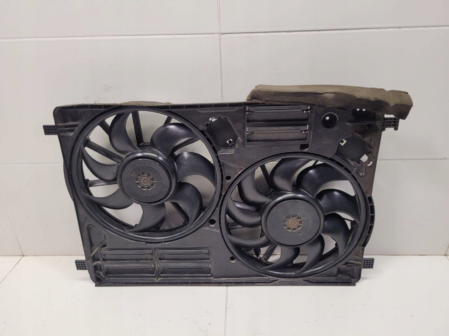 ventilátor chladiče Ford Kuga 2 2016 EJ73-8C607-AF