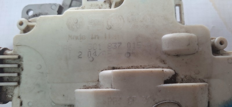 lock door left front VW PASSAT 301837015