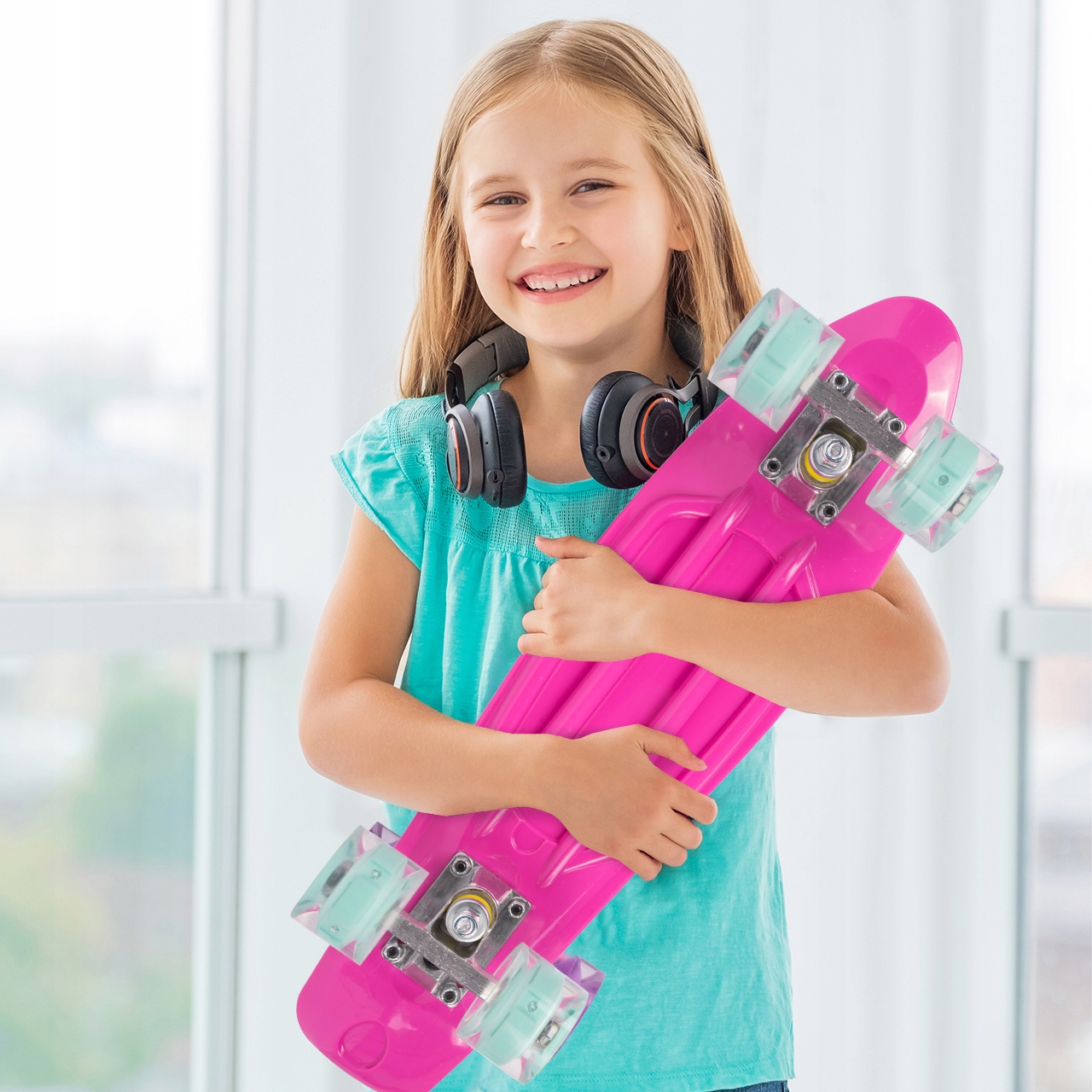 FISZKA SKATEBOARD PRO DĚTI, SVÍTÍCÍ LED KOLEČKA 65CM, SILNĚ RŮŽOVÁ ABEC7, Šířka 15