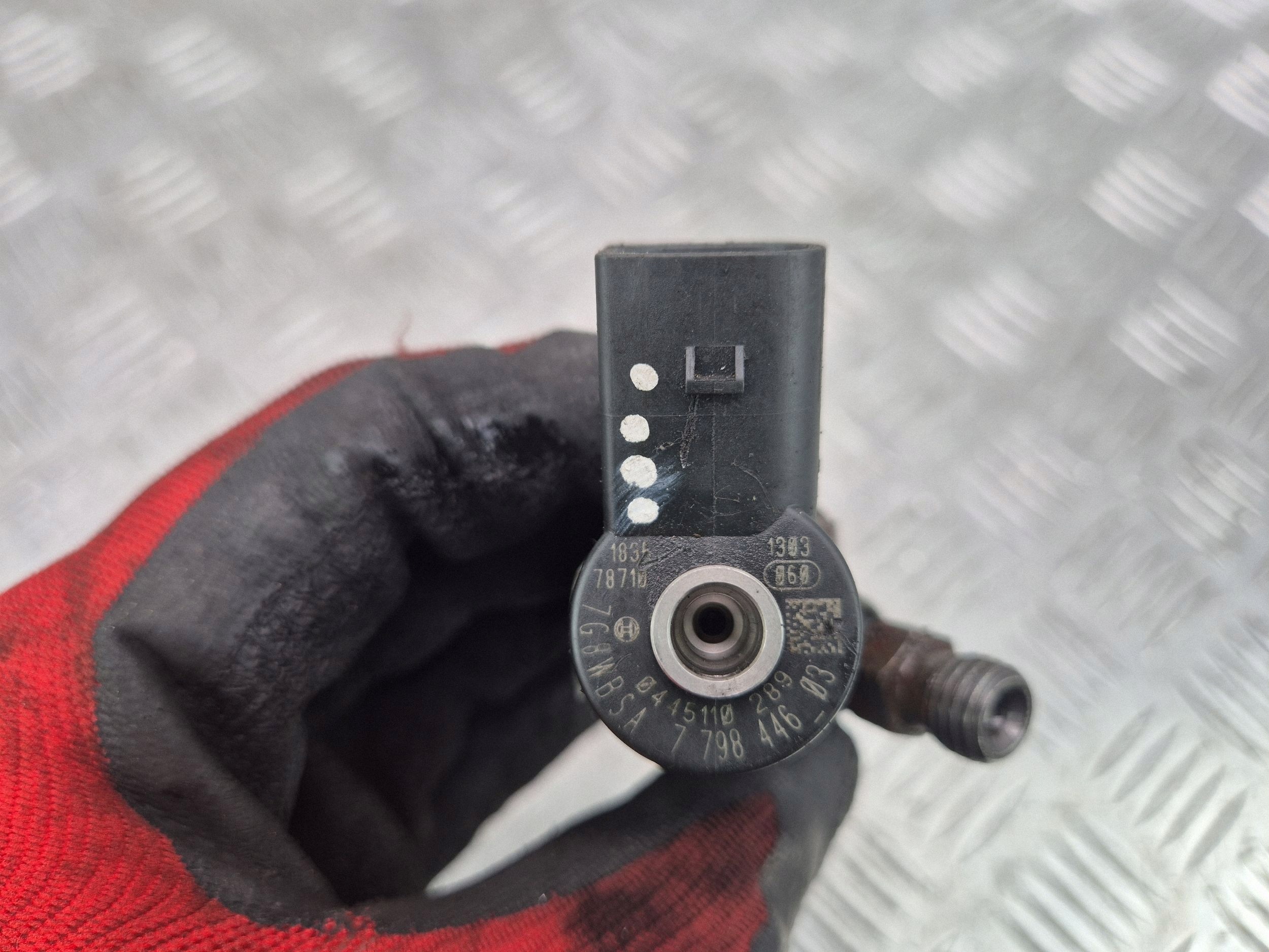 BMW 3 E90 E91 318d injector 7798446 N47D20A