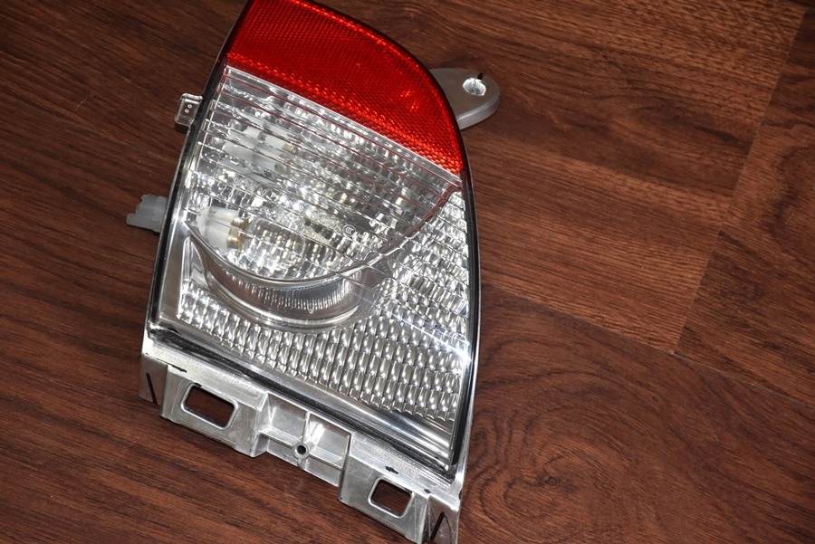 LAMPA ŚWIATŁA WSTECZNEGO CITROEN C3 II AIRCROSS OE Informacje dodatkowe żarówki w zestawie