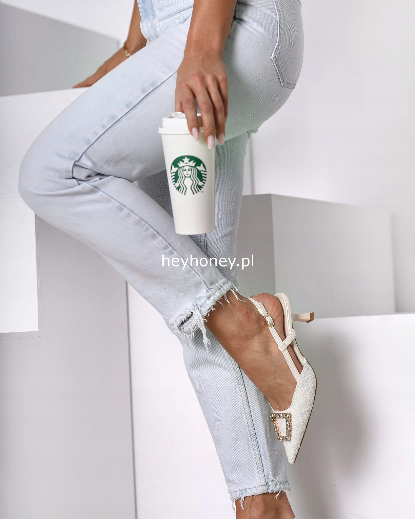 Boty s bižuterní sponou Bílé Dynasty 41