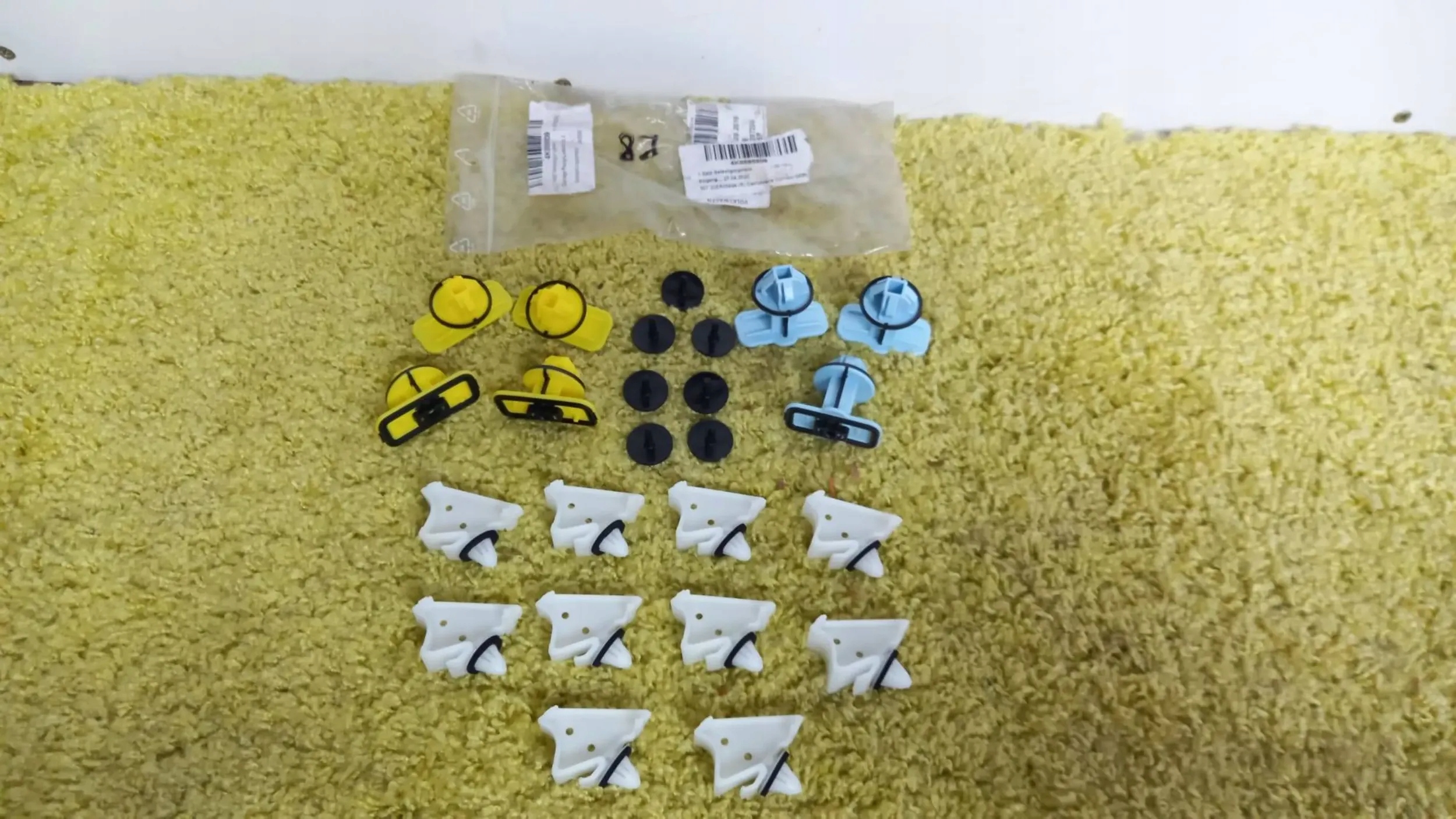 Zestaw elementów mocujących Audi A6 A7 C8 18r-- mocowanie listwy progowej