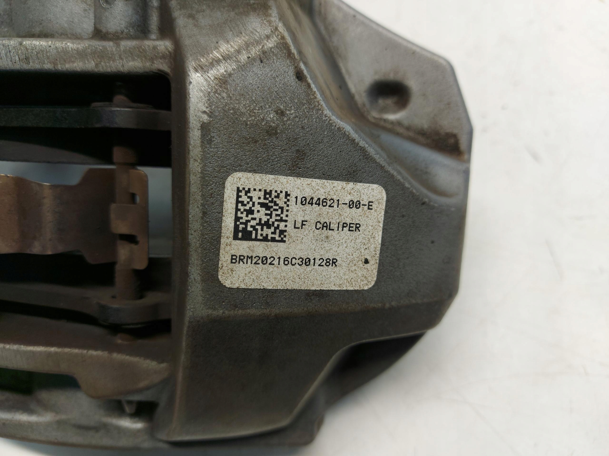 TESLA Model 3 III caliper brake front left czterotloczek 1044621-00-E