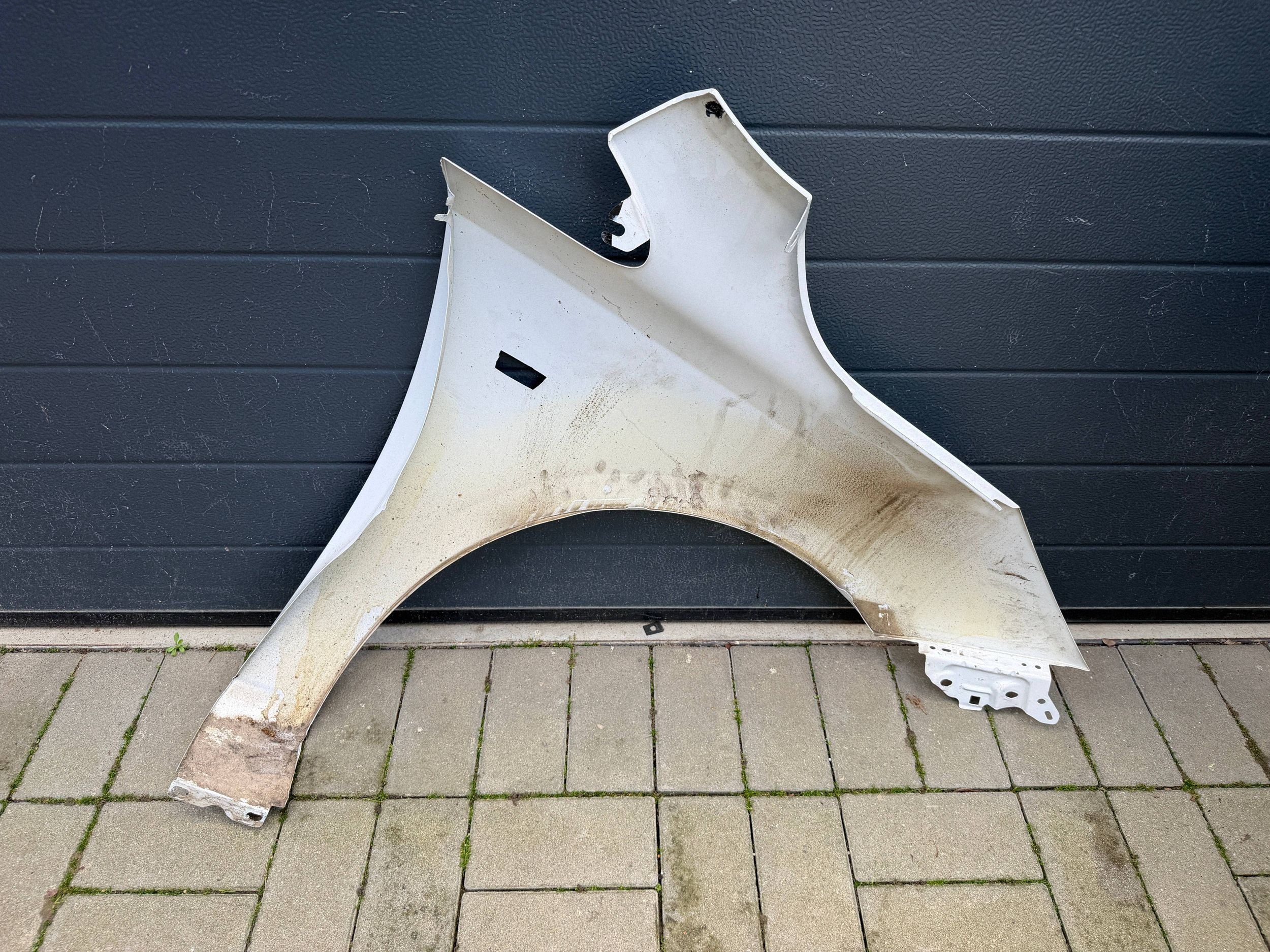 Opel Corsa E 14- fender left front front B ladny