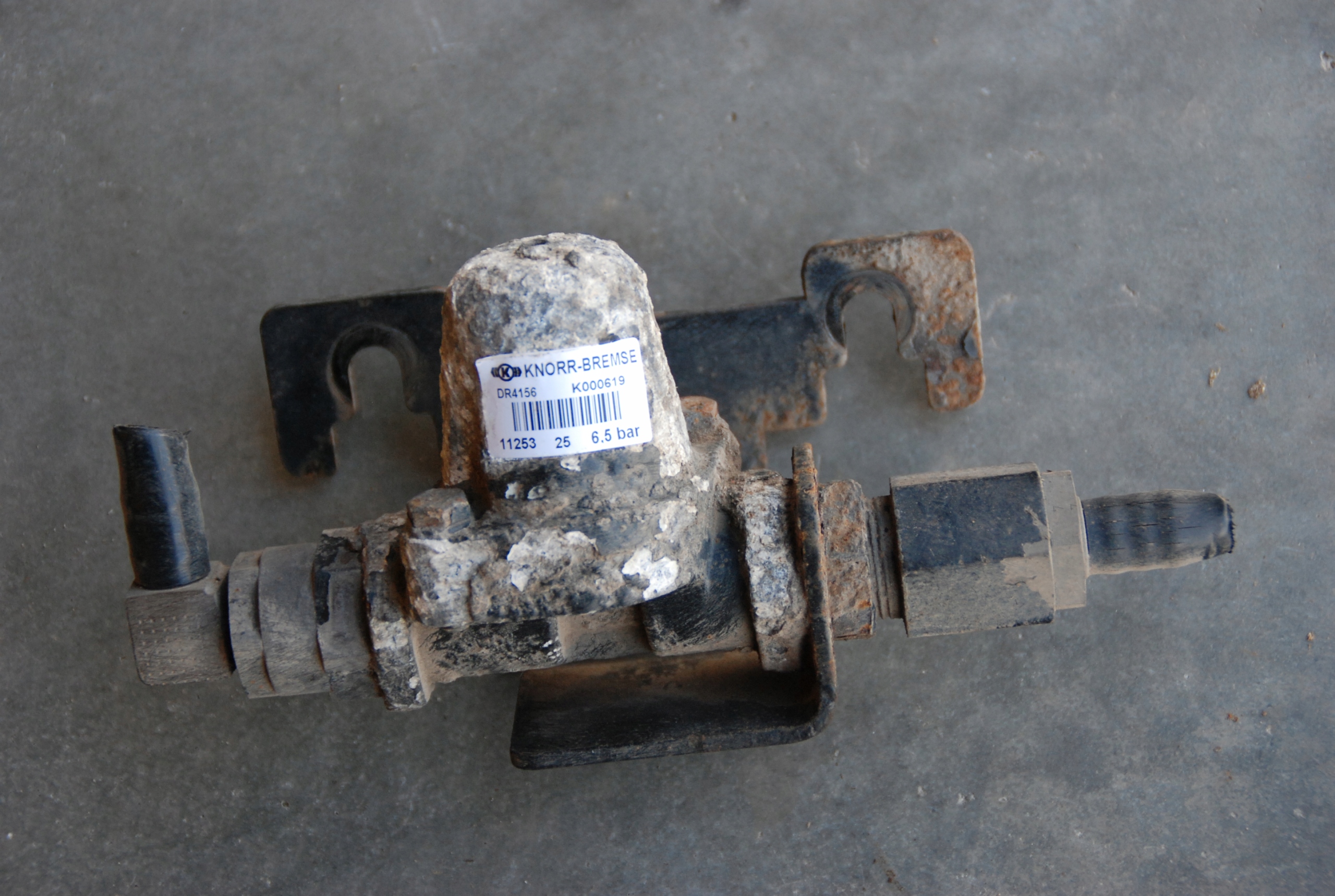 Клапан реле DAF XF 95 105 K000619