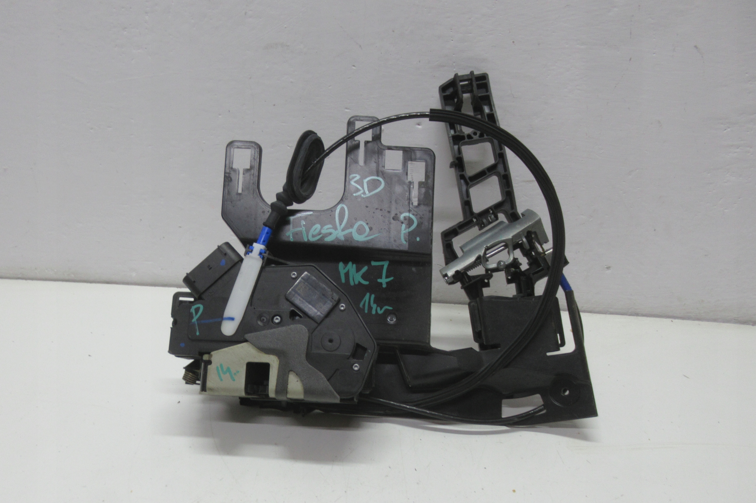 FORD FIESTA MK7 14R lock door right front