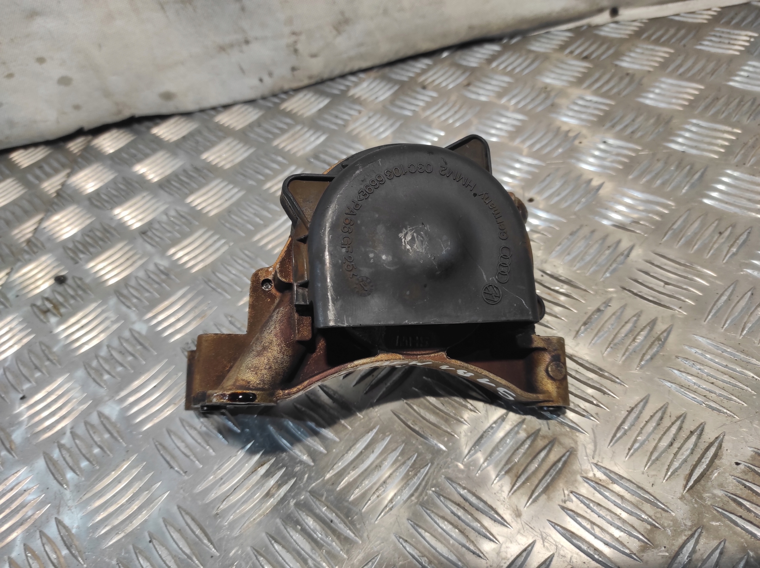 Ölpumpe VW VOLKSWAGEN GOLF 5 V 1.6 FSI 11367-0201