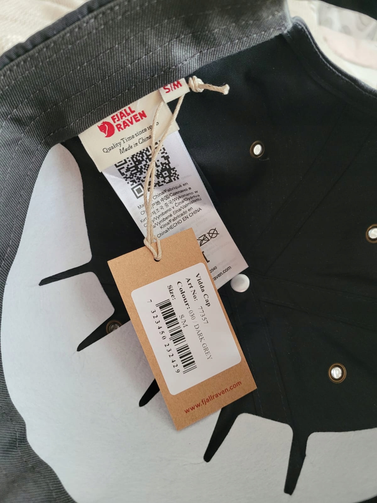 FJALLRAVEN Czapka z daszkiem HELAGS CAP Dark Grey S/M Rozmiar S/M