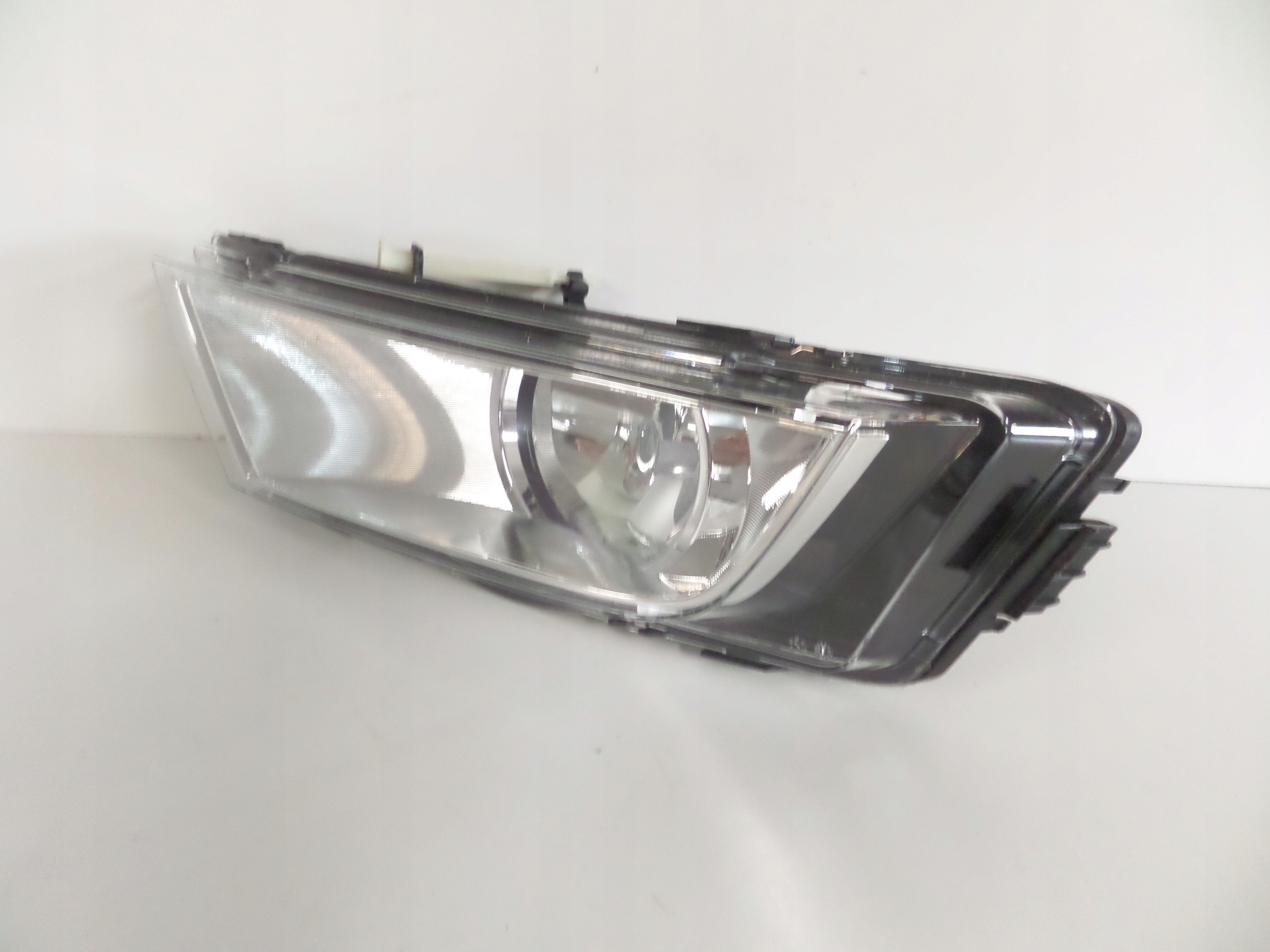 fog light light left SKODA OCTAVIA III 13-17