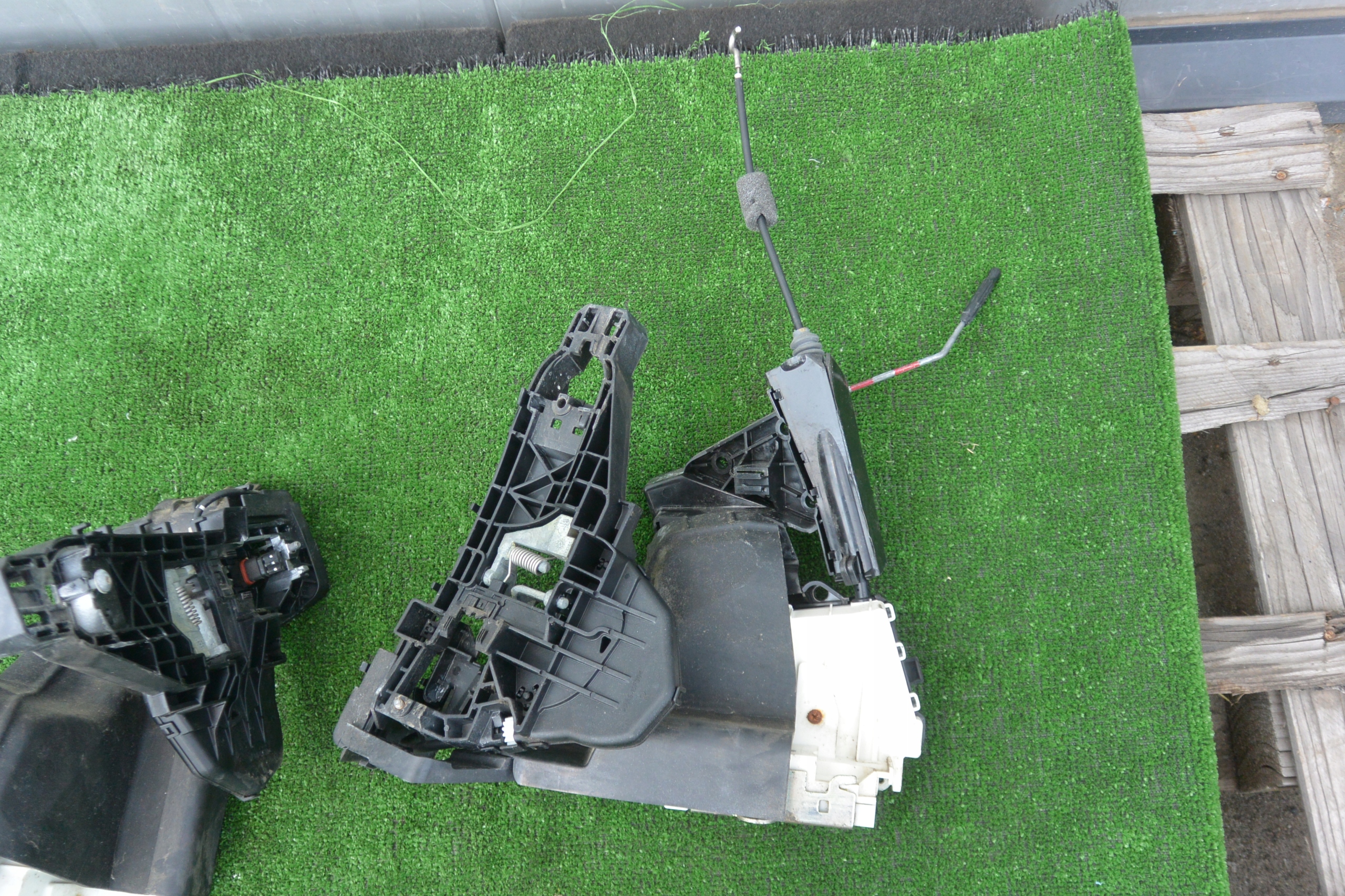 lock door right left front rear part MERCEDES W251 EU