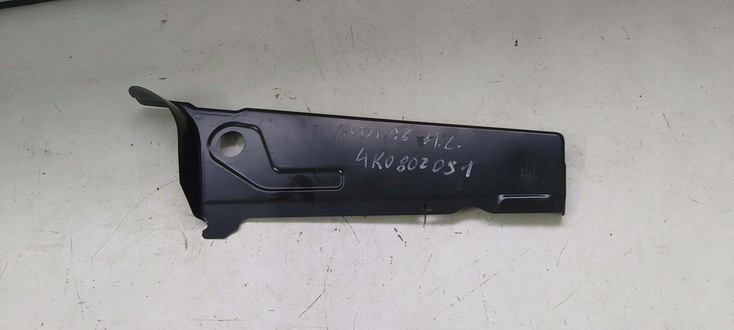 AUDI A6 C8k0802091 ПЛИТА ПОЛА ЗАД.