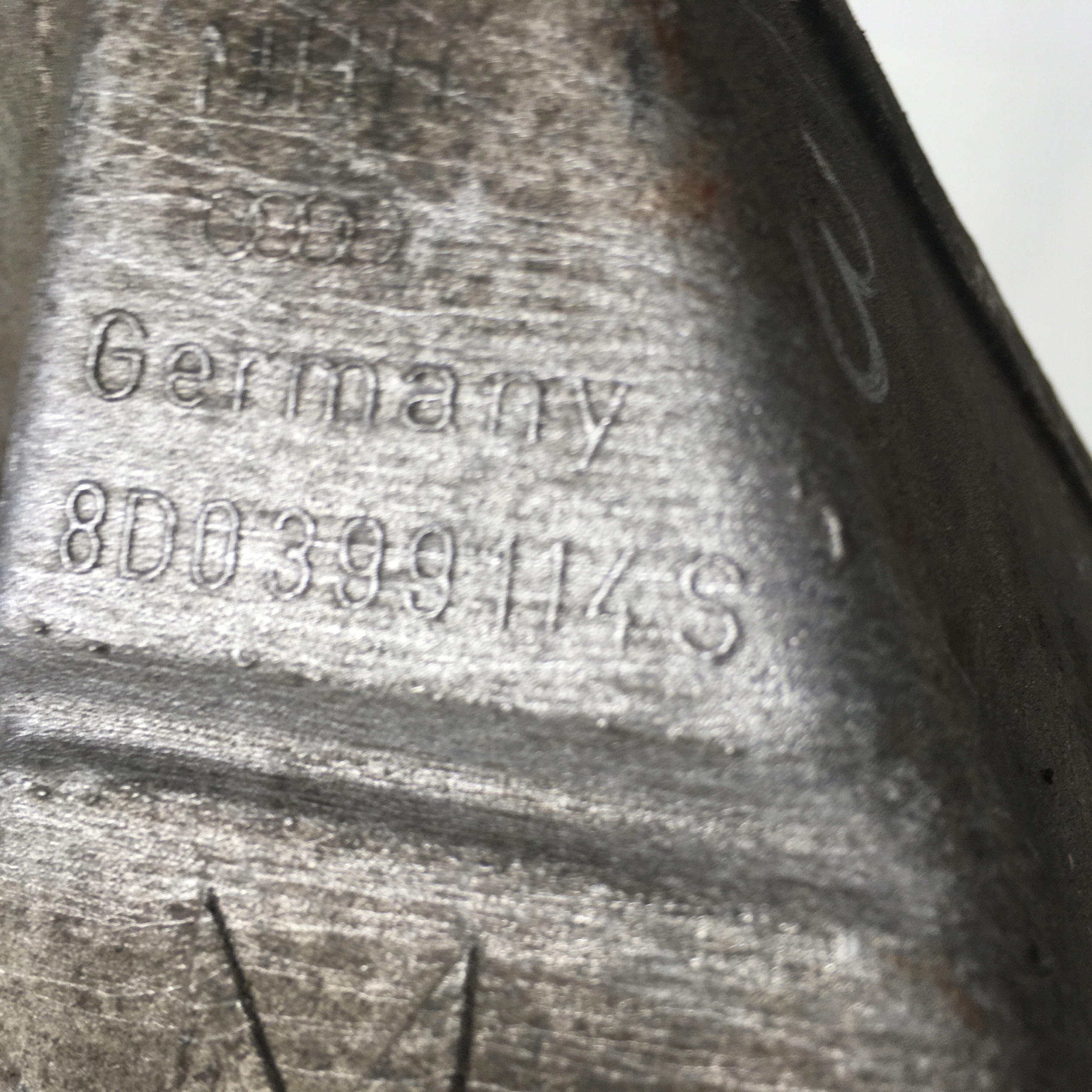 łapa wspornik uchwyt skrzyni audi a6 c5 2,5 tdi Rodzaj skrzyni Brak informacji