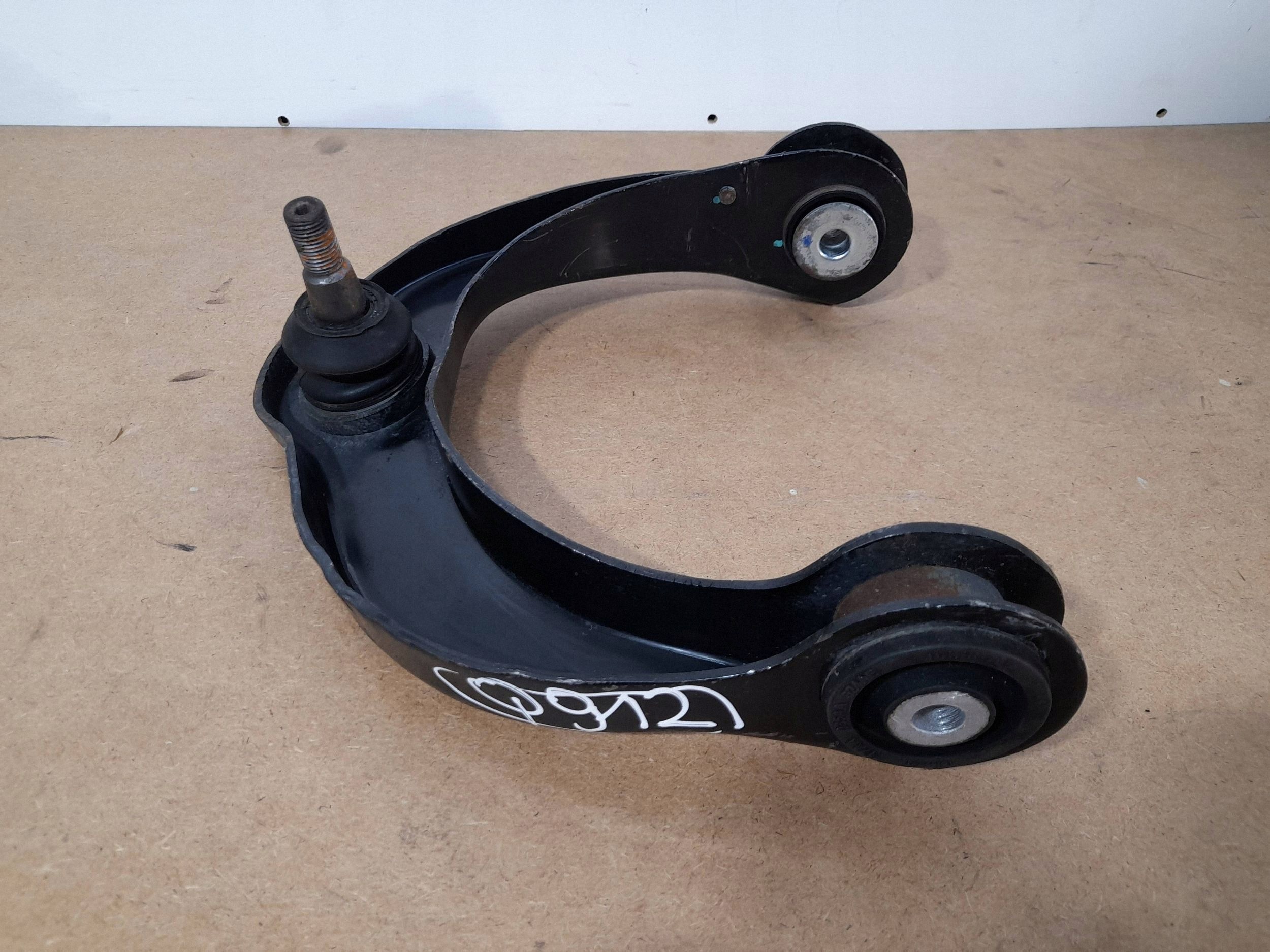 Jeep Grand Cherokee WK2 arm upper front left 68217808AB (Q912)