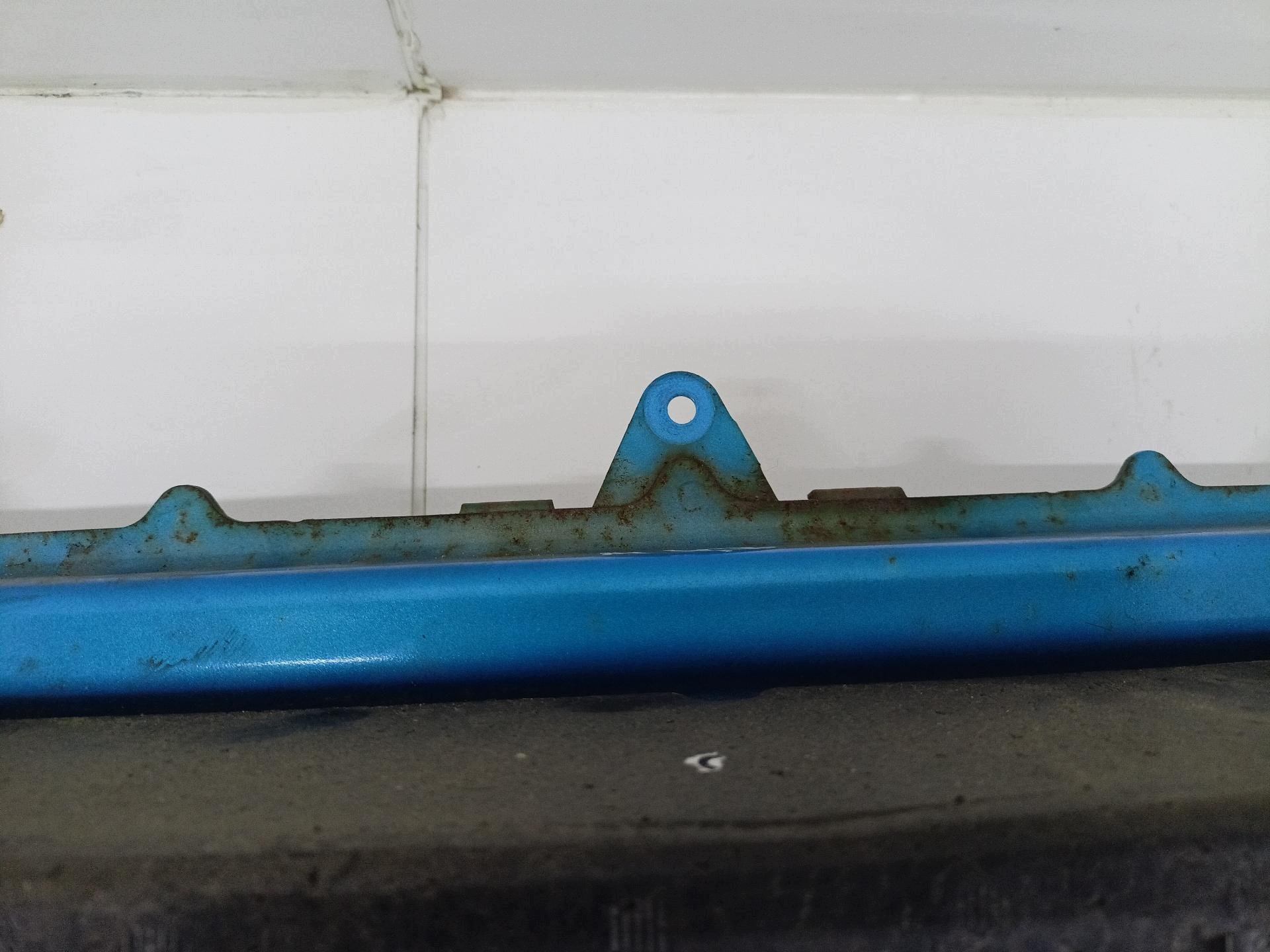 sider pillar of a bumper front Mazda 3 2 BL 2010