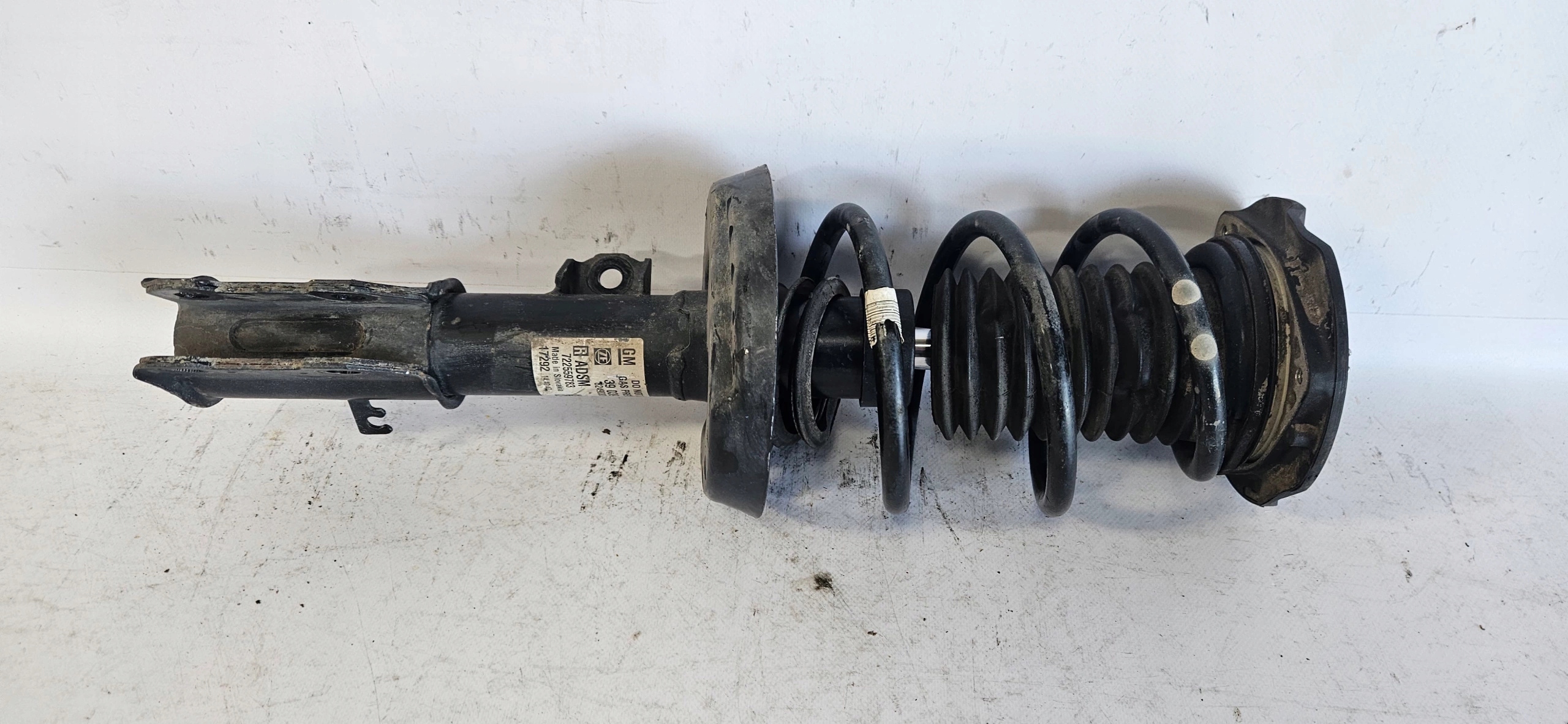 амортизатор передний правый opel ASTRA V k 39039564