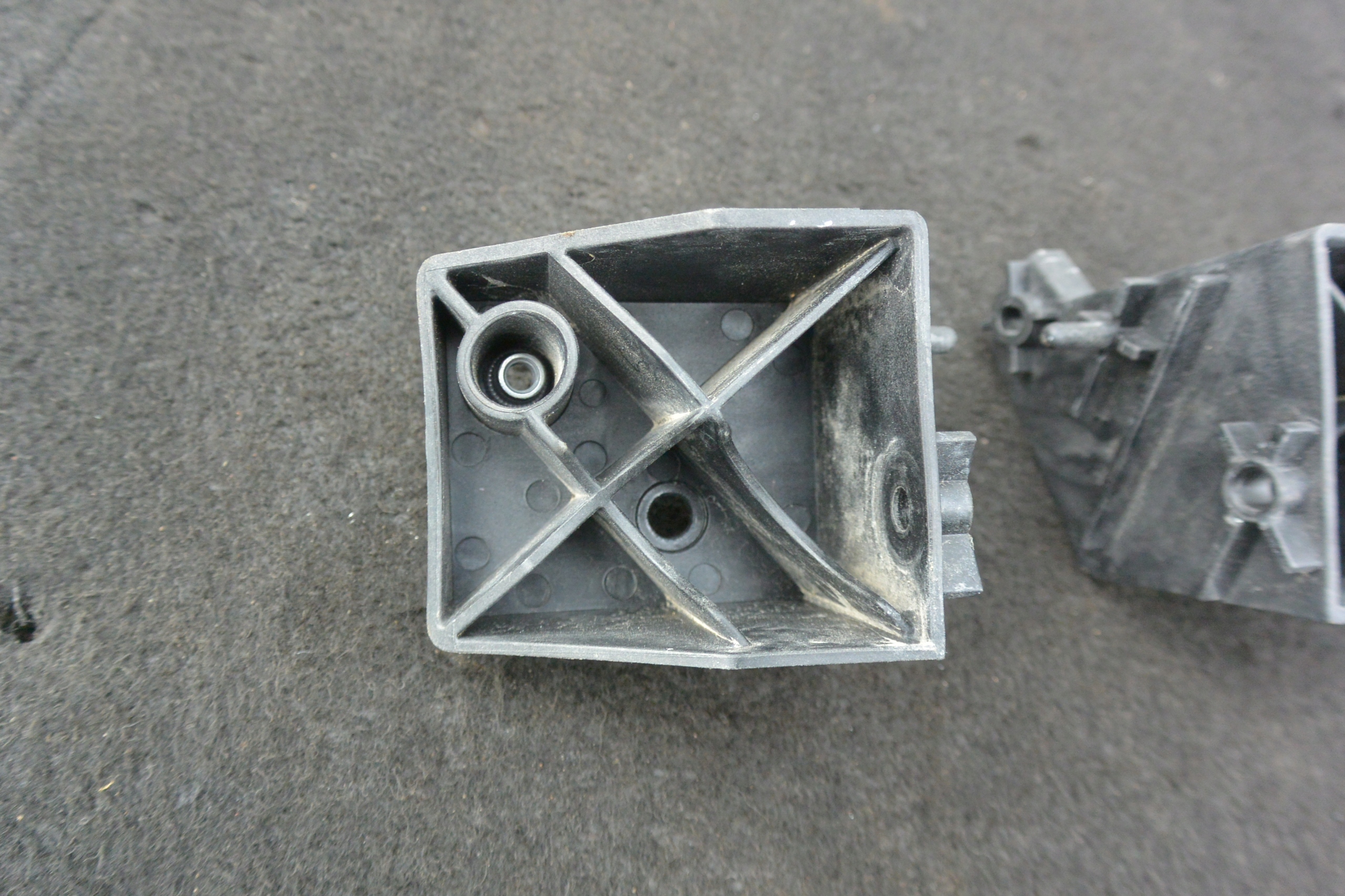 bumper bracket rear part right left TESLA MODEL S LIFT