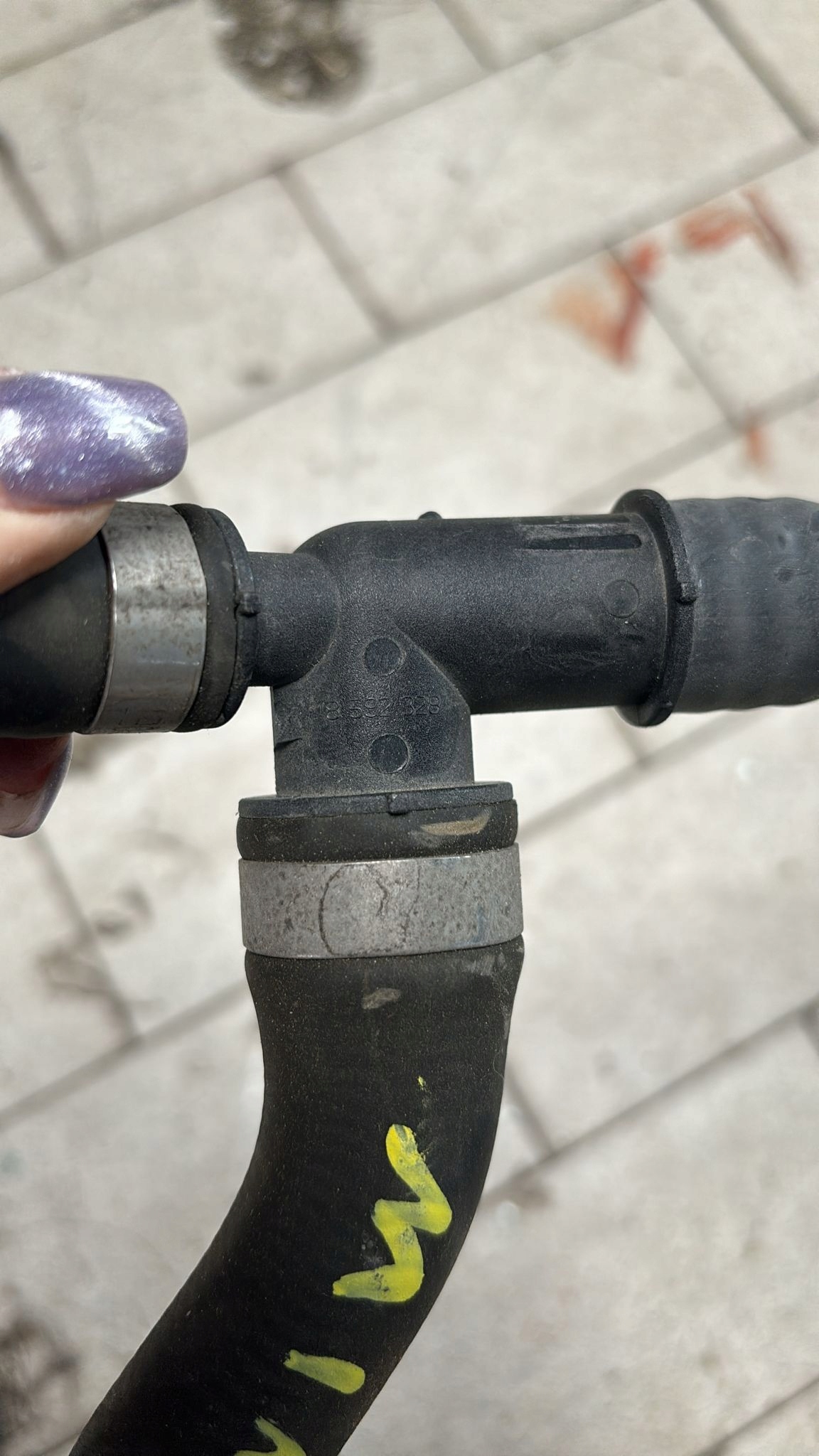 KOŁNIERZ PRZEWODU WODY CHŁODZĄCEJ MINI ONE F56 8592328 Producent części Mini OE