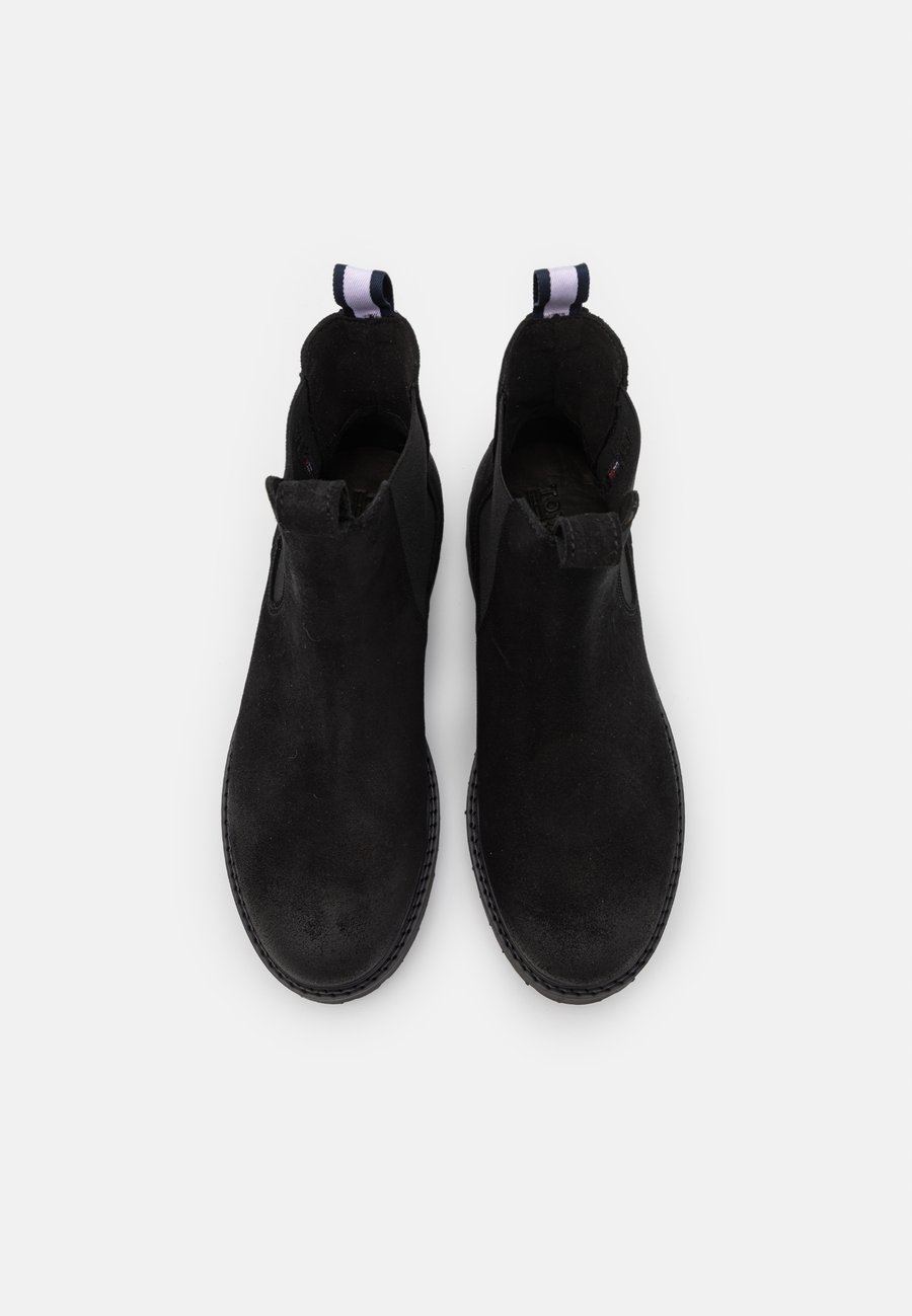 TOMMY JEANS EM0EM00829 SZTYBLETY SKÓRA 41 1KCA Nosek okrągły